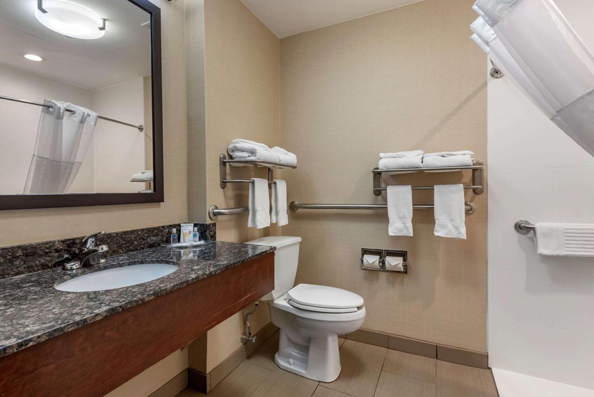 SureStay by Best Western Marion photo 4