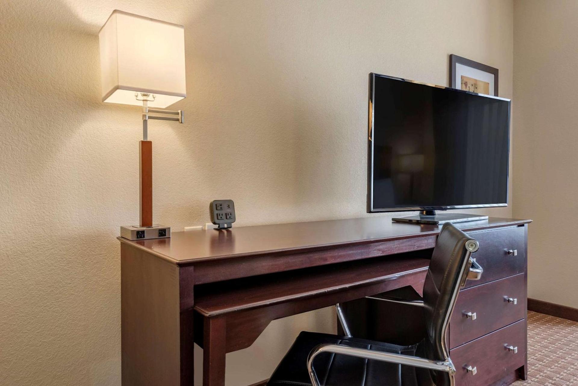 SureStay by Best Western Marion photo 8