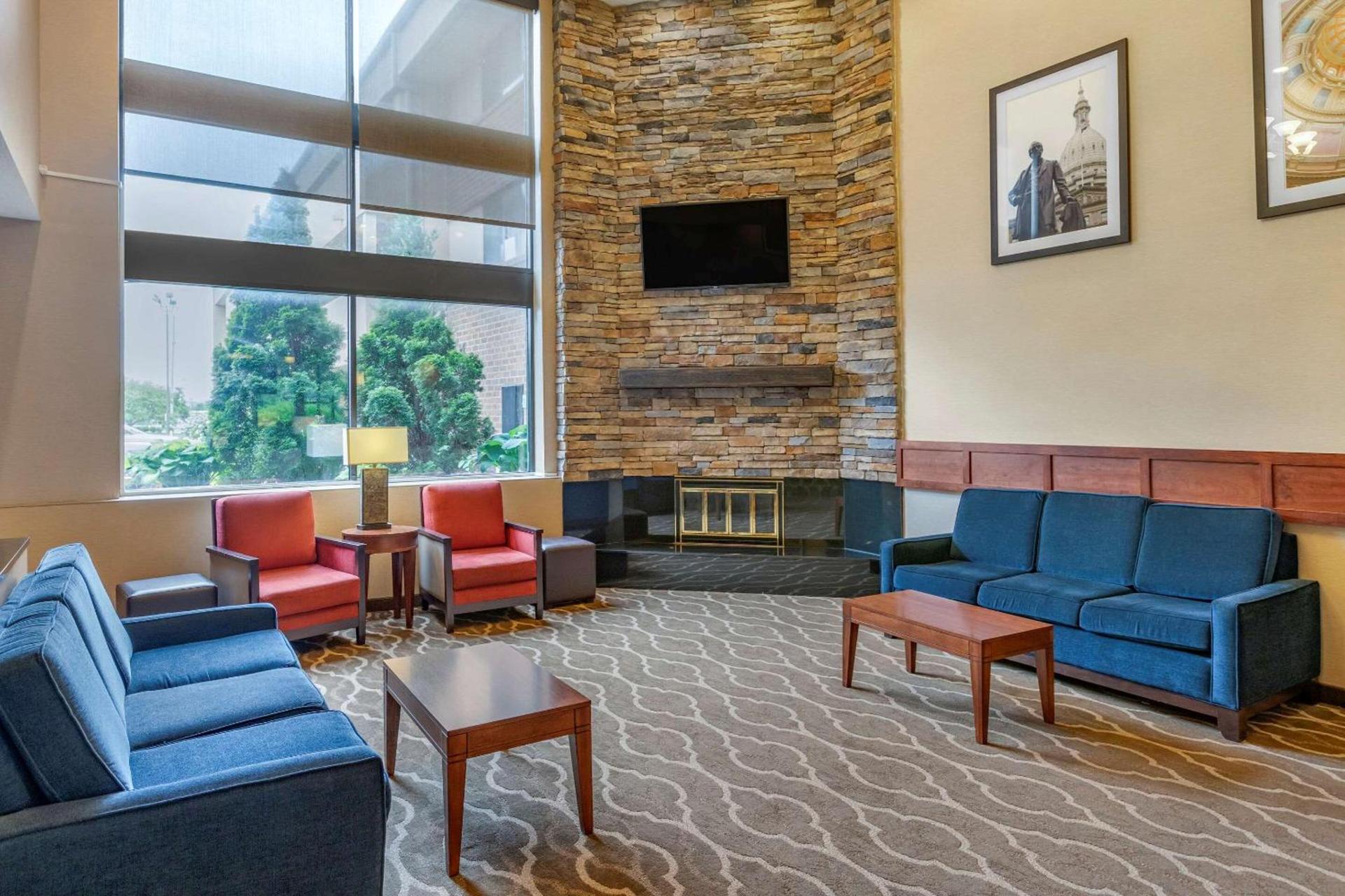 Comfort Inn Lansing West photo 6