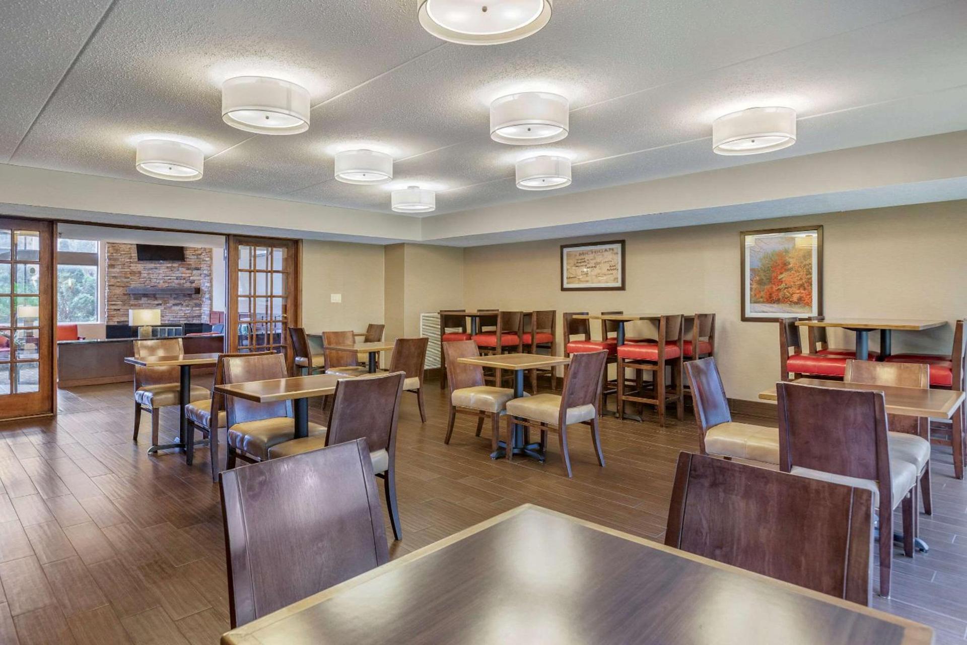 Comfort Inn Lansing West photo 38