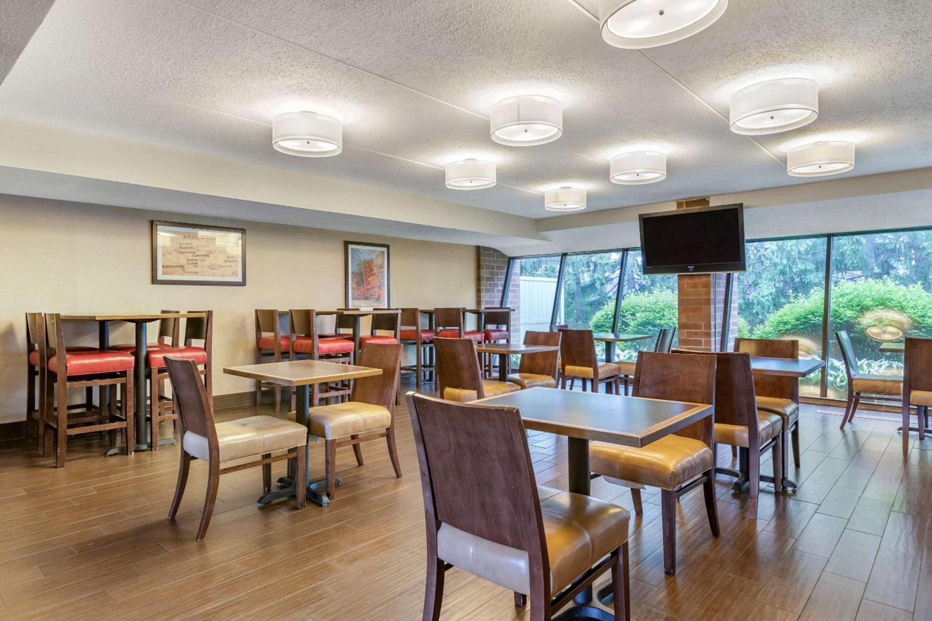 Comfort Inn Lansing West photo 39