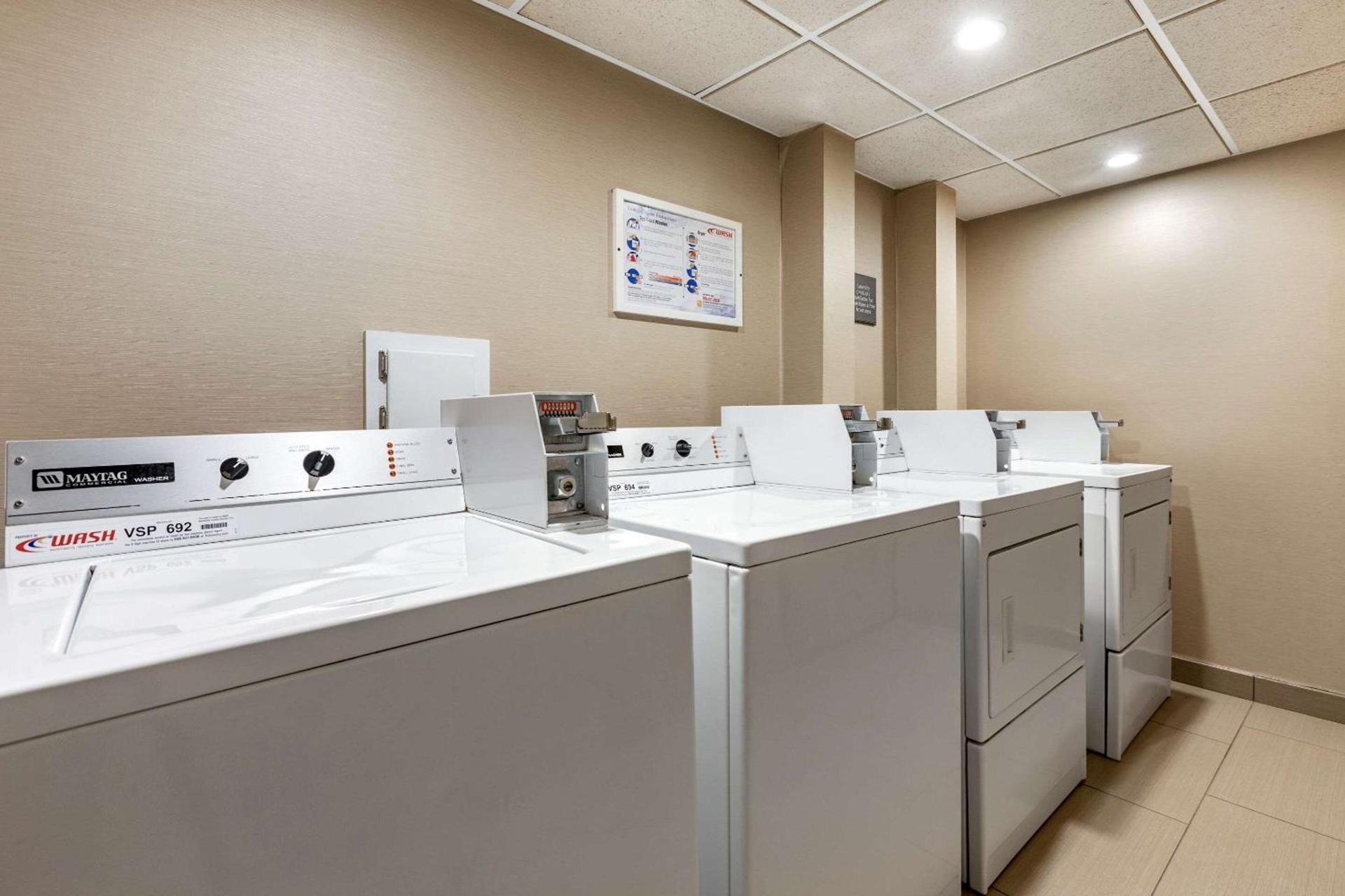 Comfort Inn Lansing West photo 40