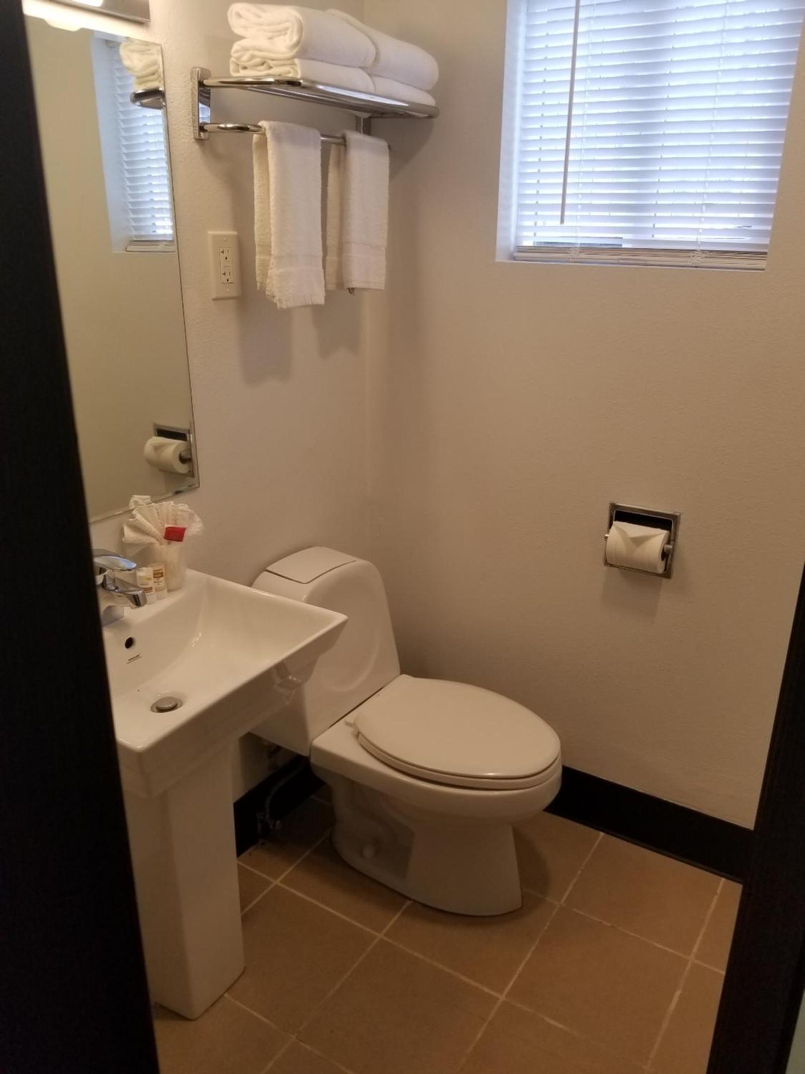 Best Lynnwood Inn photo 14