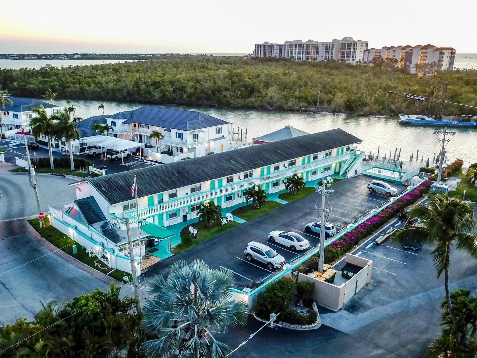 The BoatHouse — hotel in Marco Island