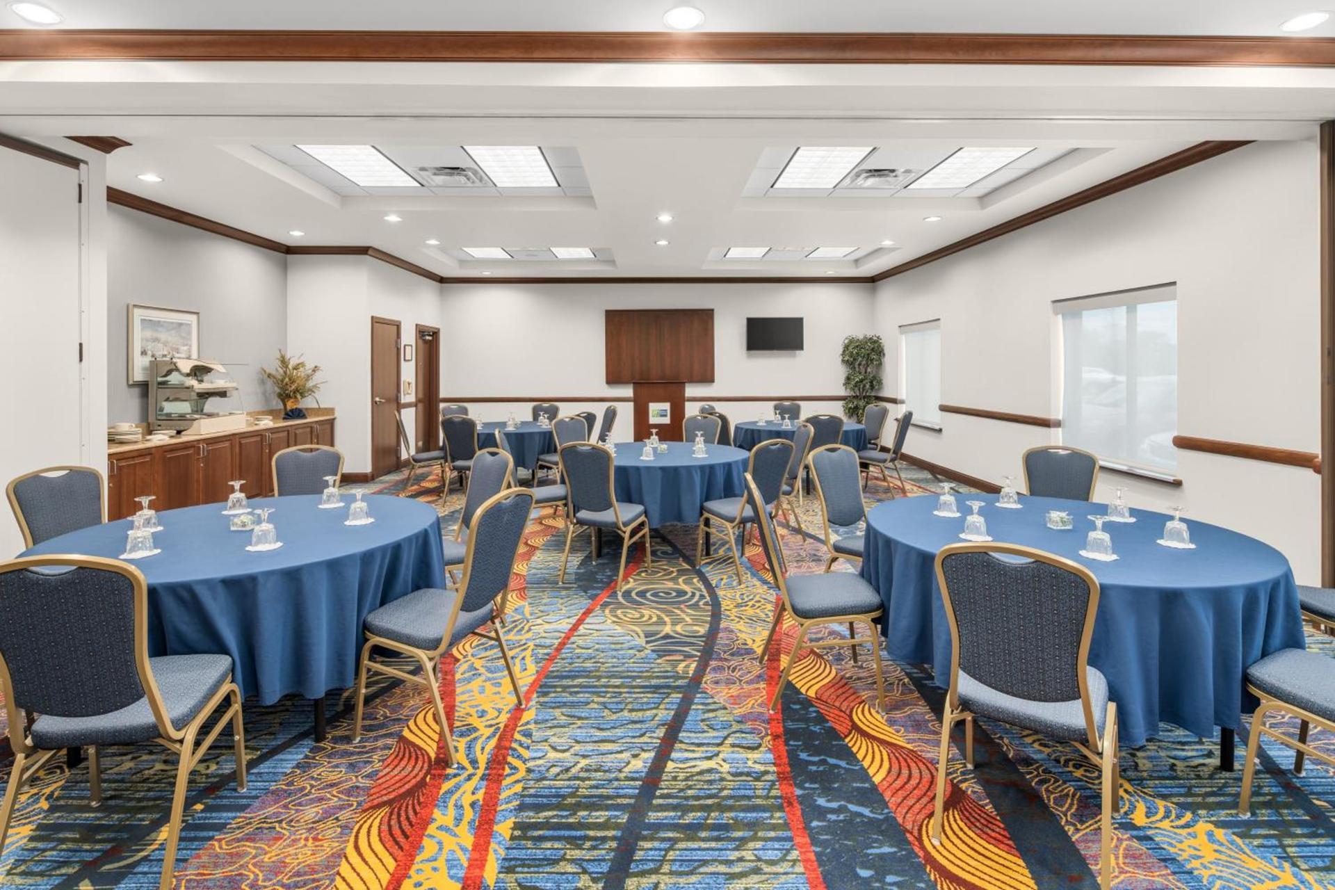 Holiday Inn Express & Suites Wilmington-Newark by IHG photo 58