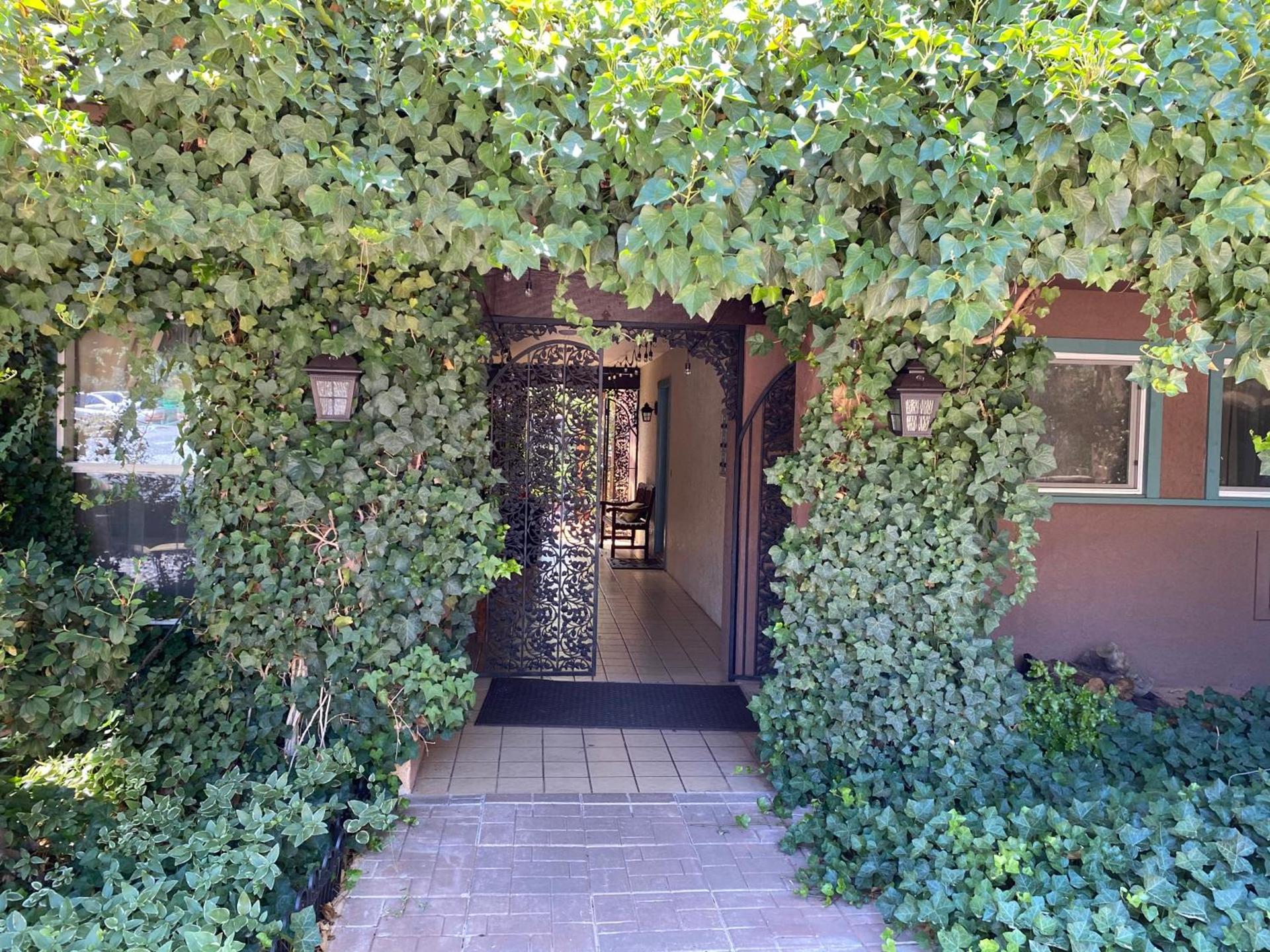 Lantern Light Inn - Romantic Getaway photo 20