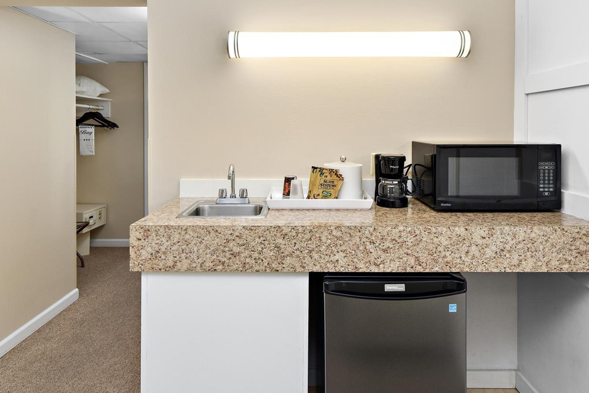 Brighton Suites Hotel photo 16