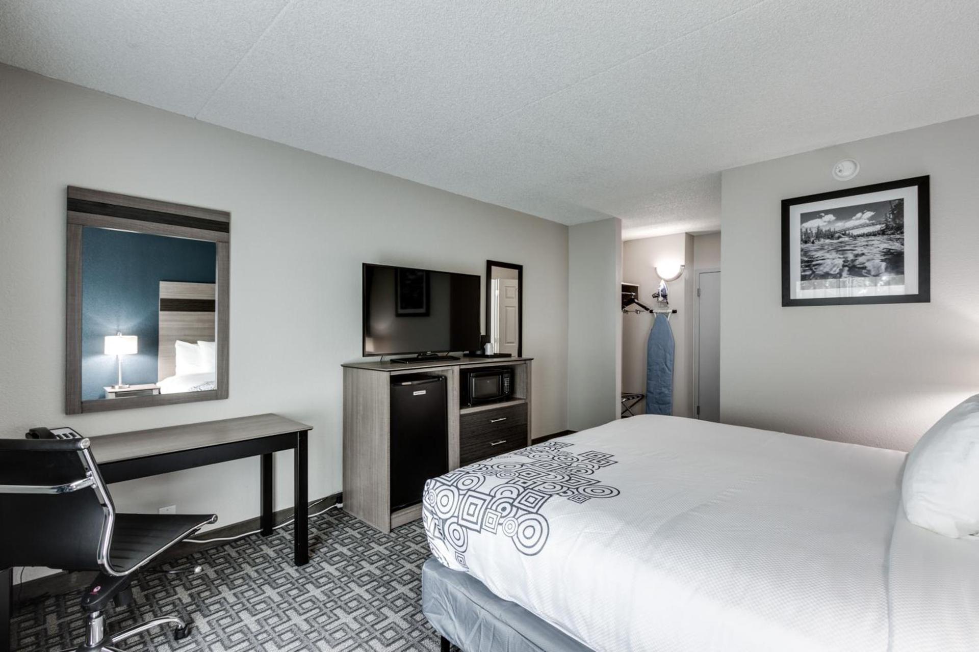 Days Inn & Suites by Wyndham Spokane photo 24