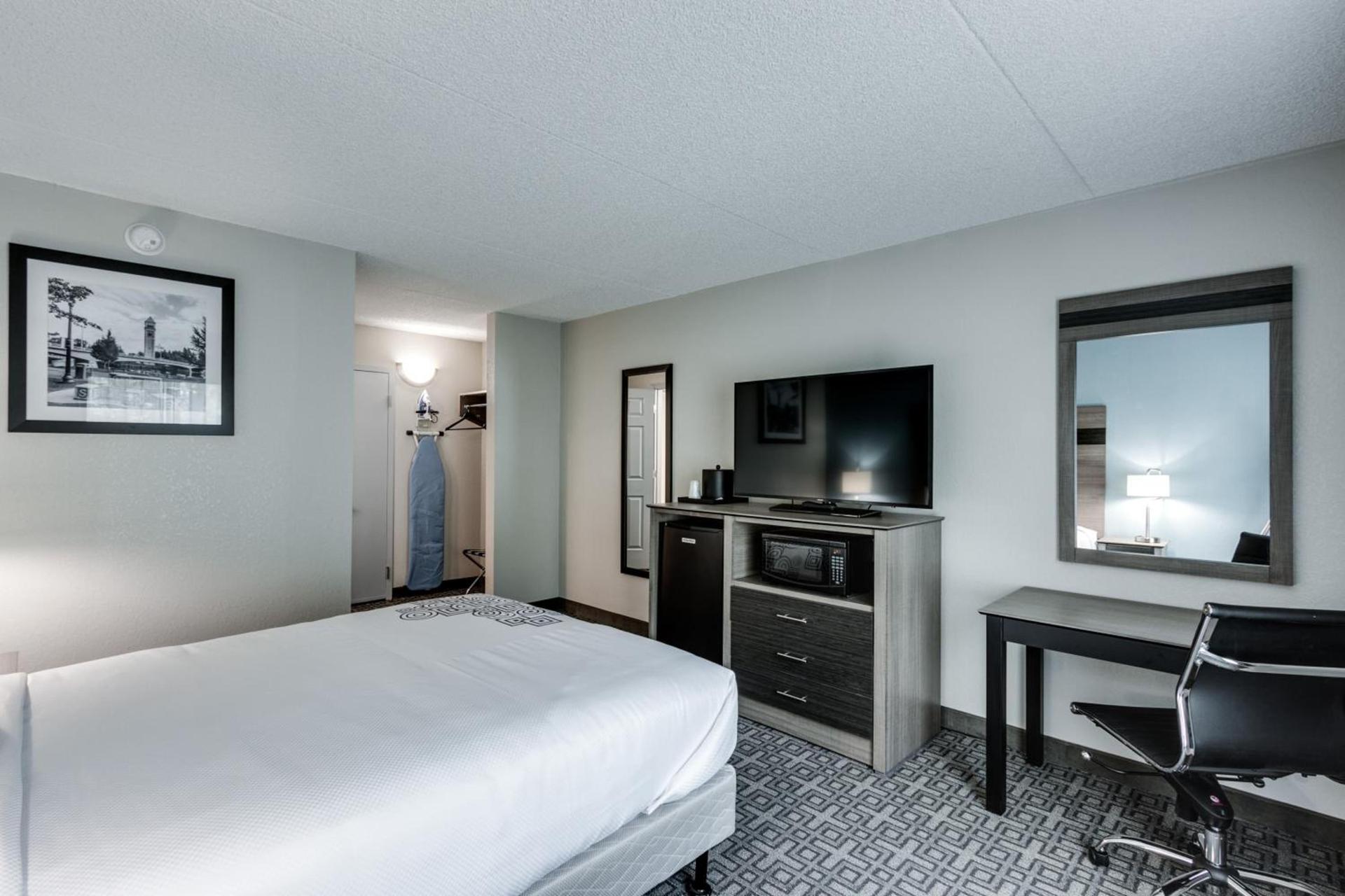 Days Inn & Suites by Wyndham Spokane photo 22