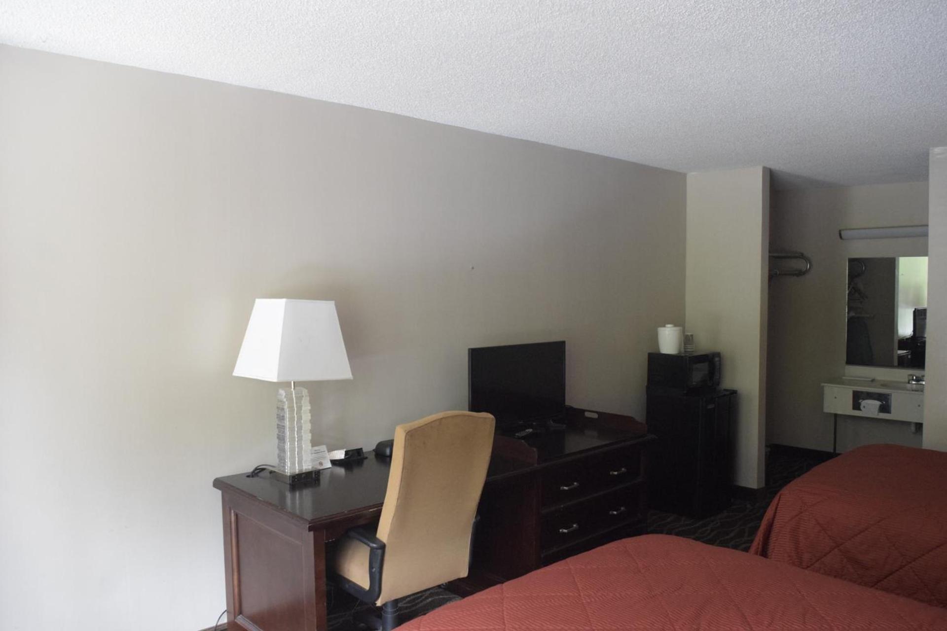 Landmark Inn photo 7