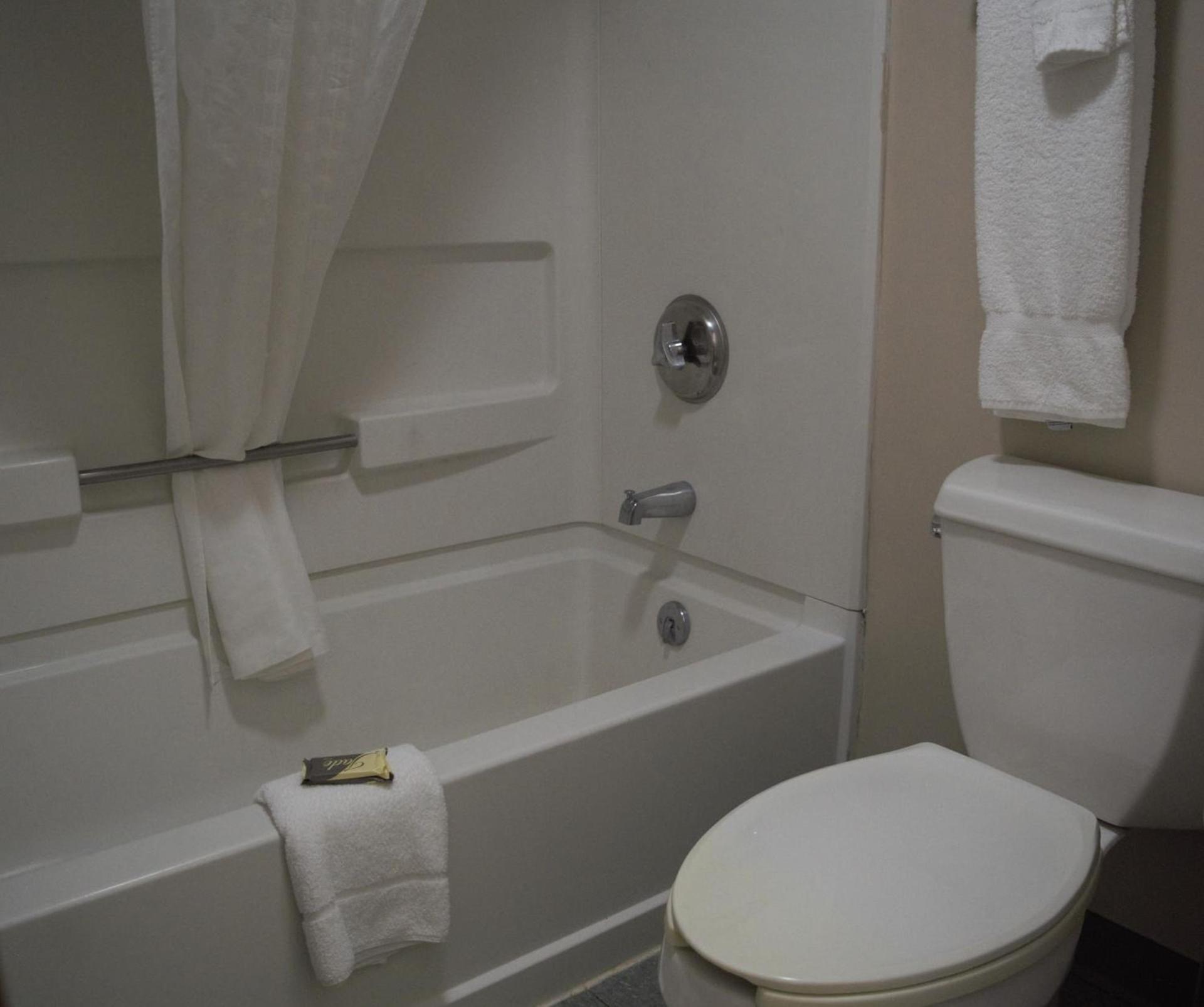 Landmark Inn photo 5
