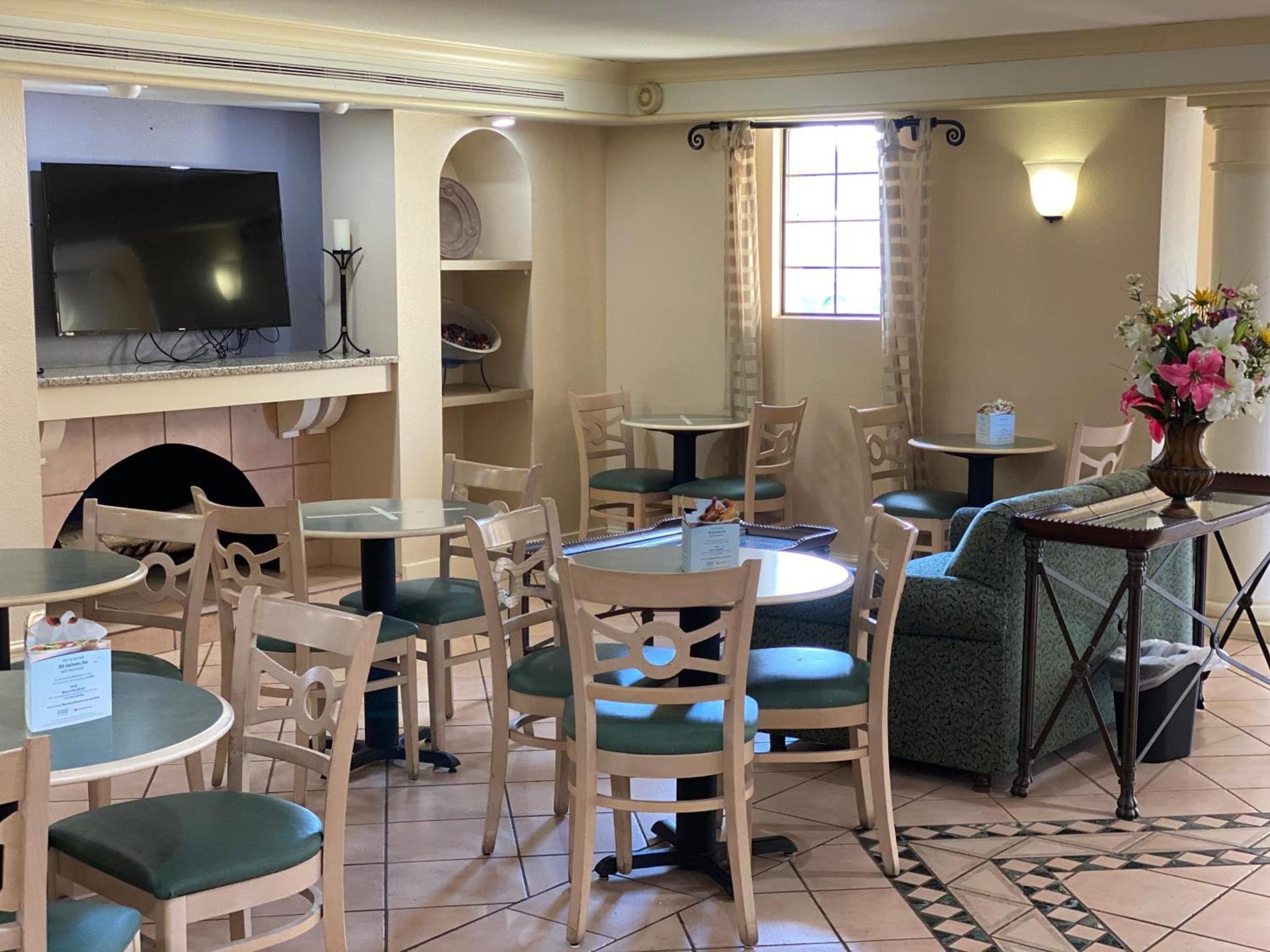 La Quinta Inn by Wyndham Tyler photo 11