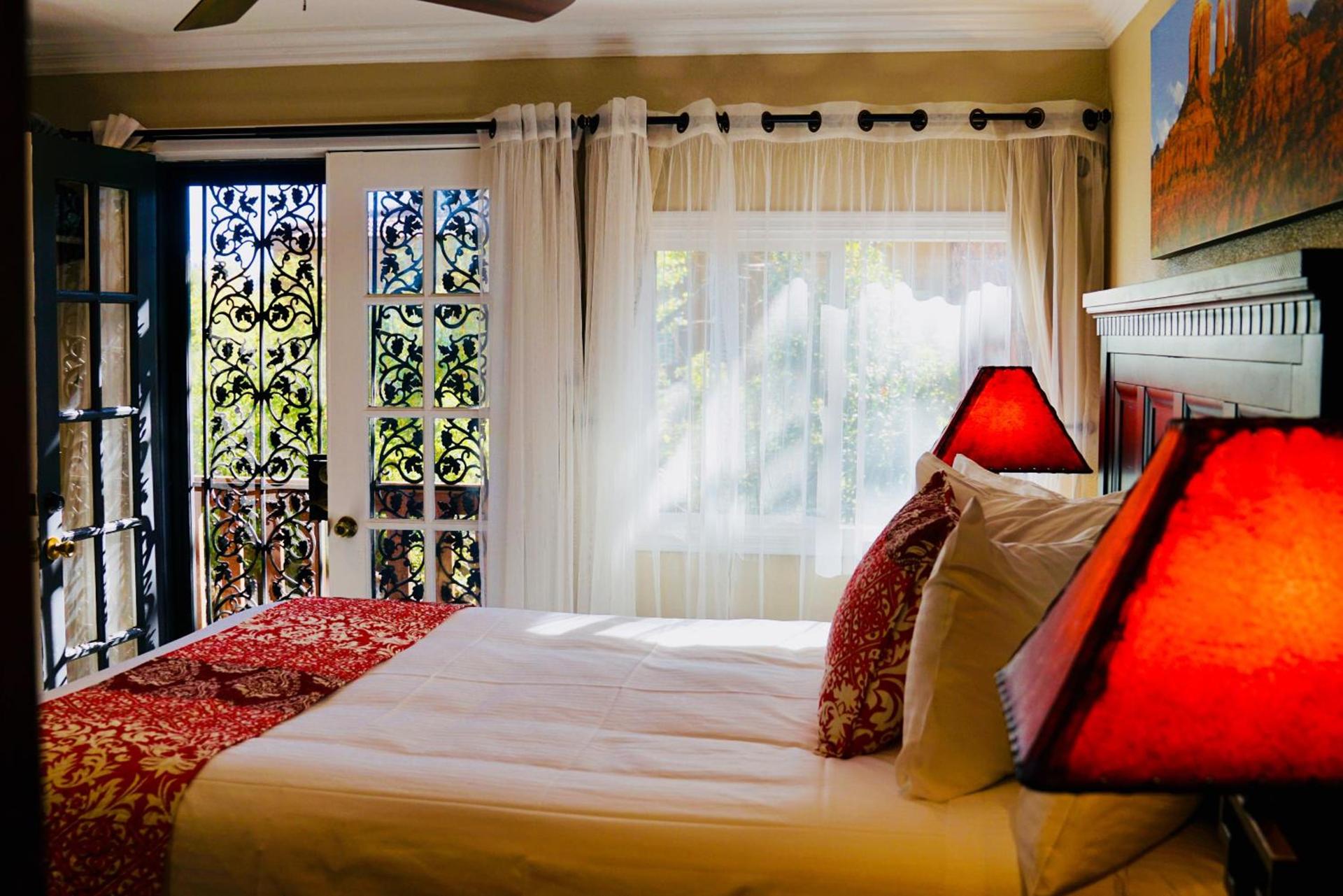 Lantern Light Inn - Romantic Getaway photo 55