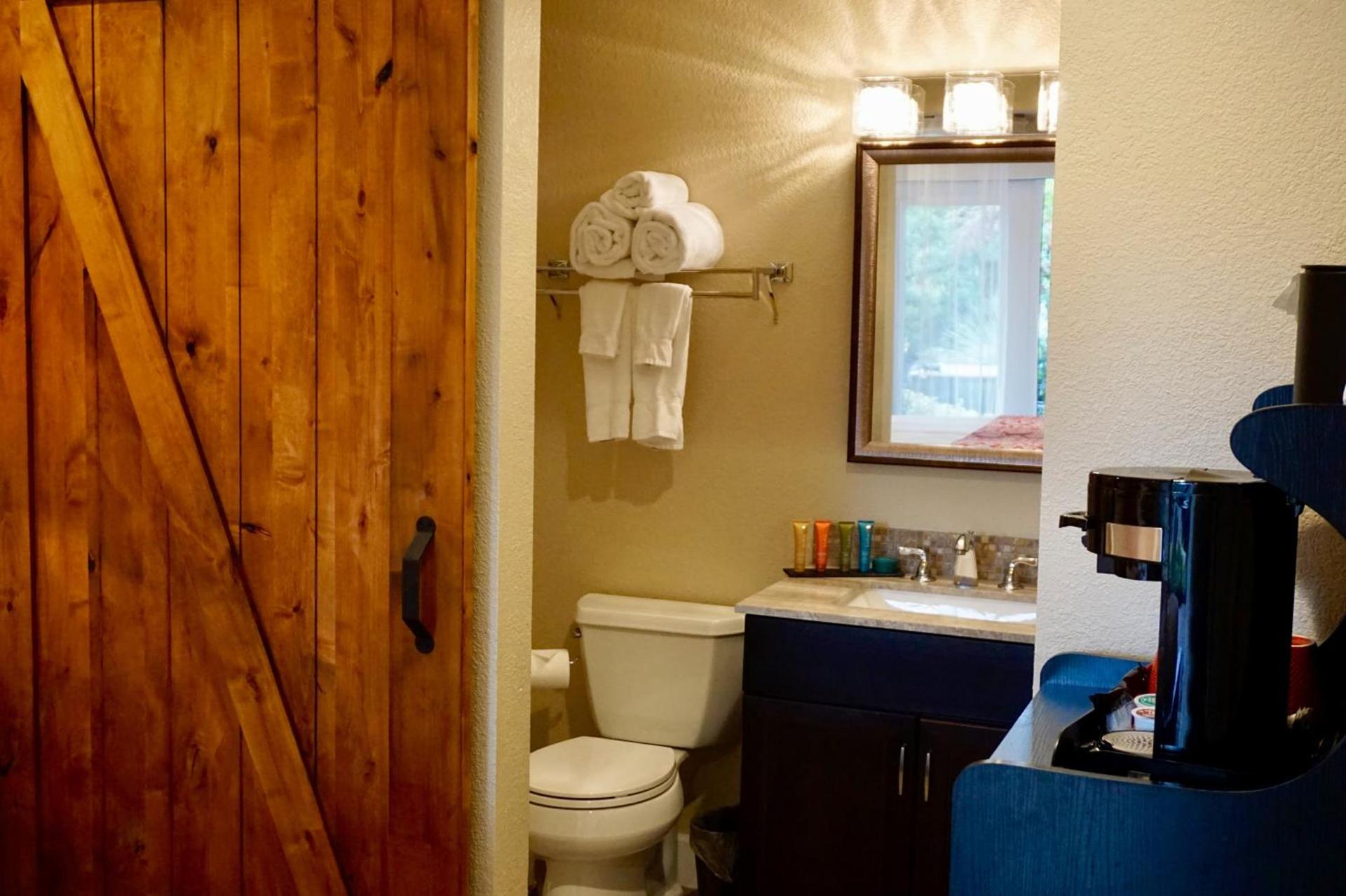 Lantern Light Inn - Romantic Getaway photo 42