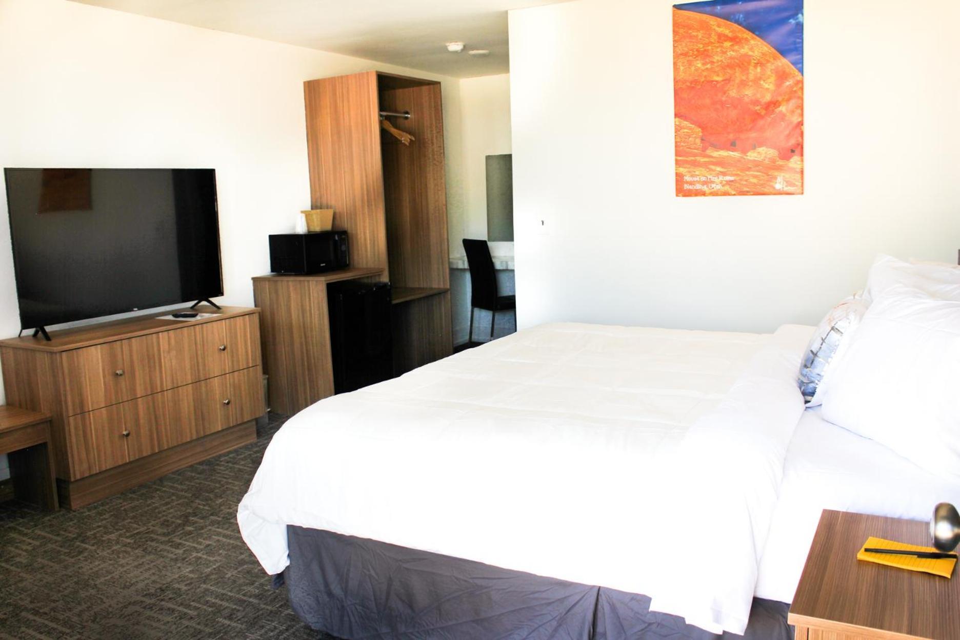 Blue Sage Inn & Suites photo 30