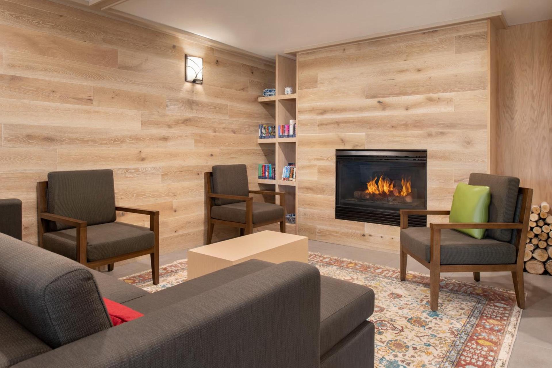 Country Inn & Suites by Radisson, Pella, IA photo 31