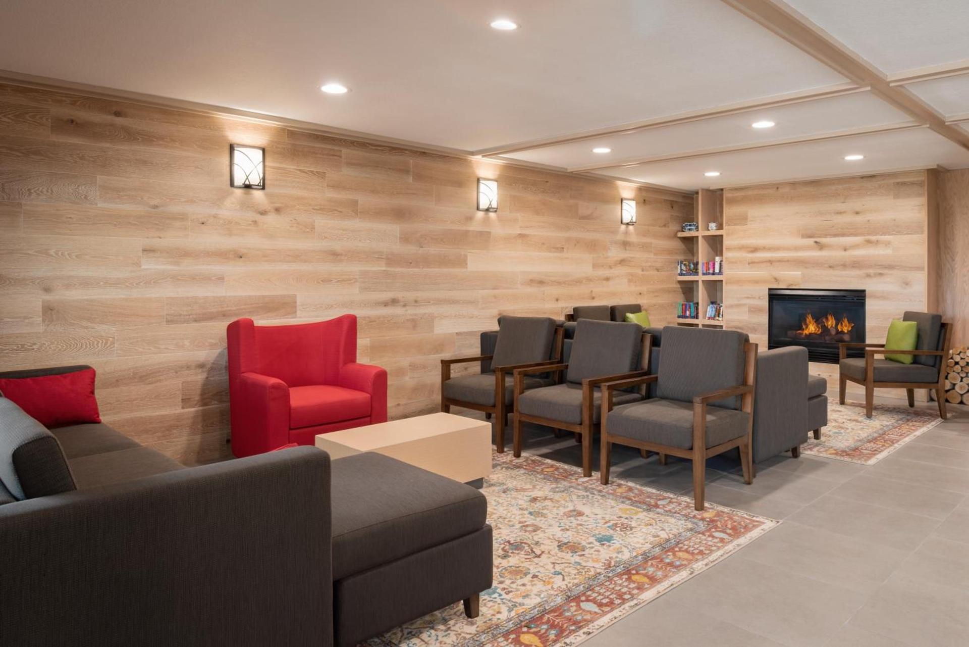 Country Inn & Suites by Radisson, Pella, IA photo 30