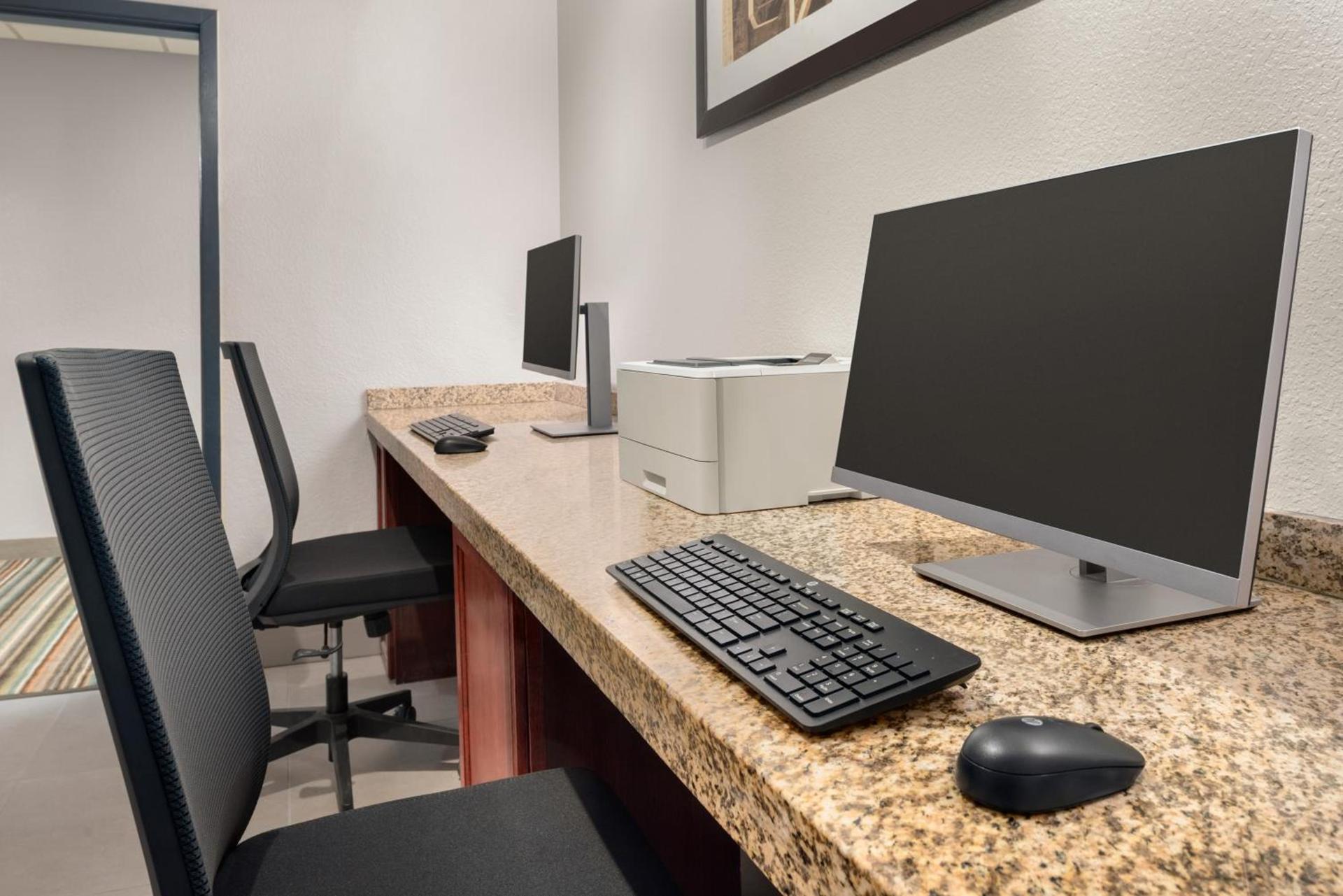 Country Inn & Suites by Radisson, Pella, IA photo 48