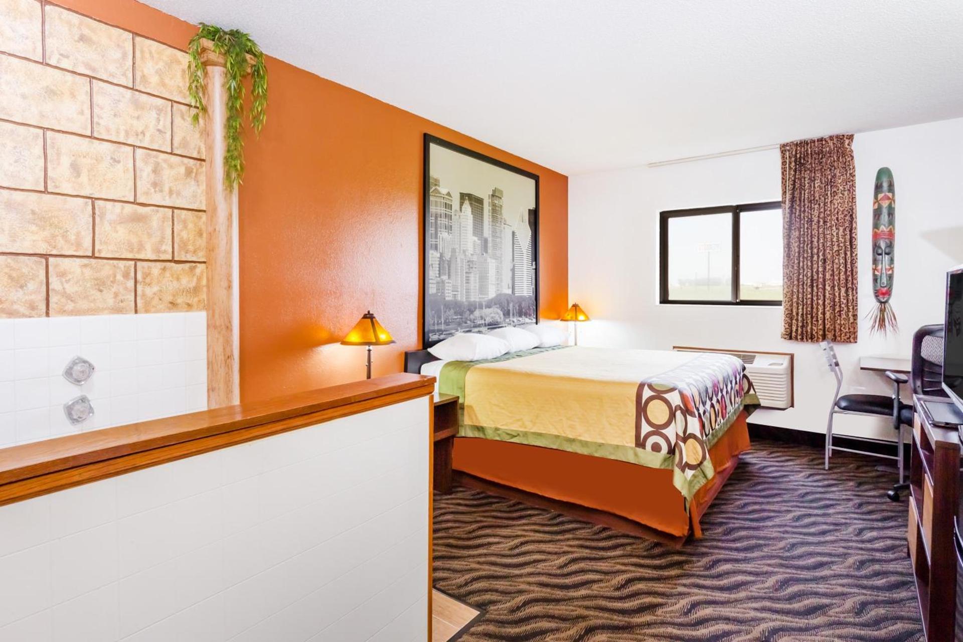 Super 8 by Wyndham Dixon photo 12