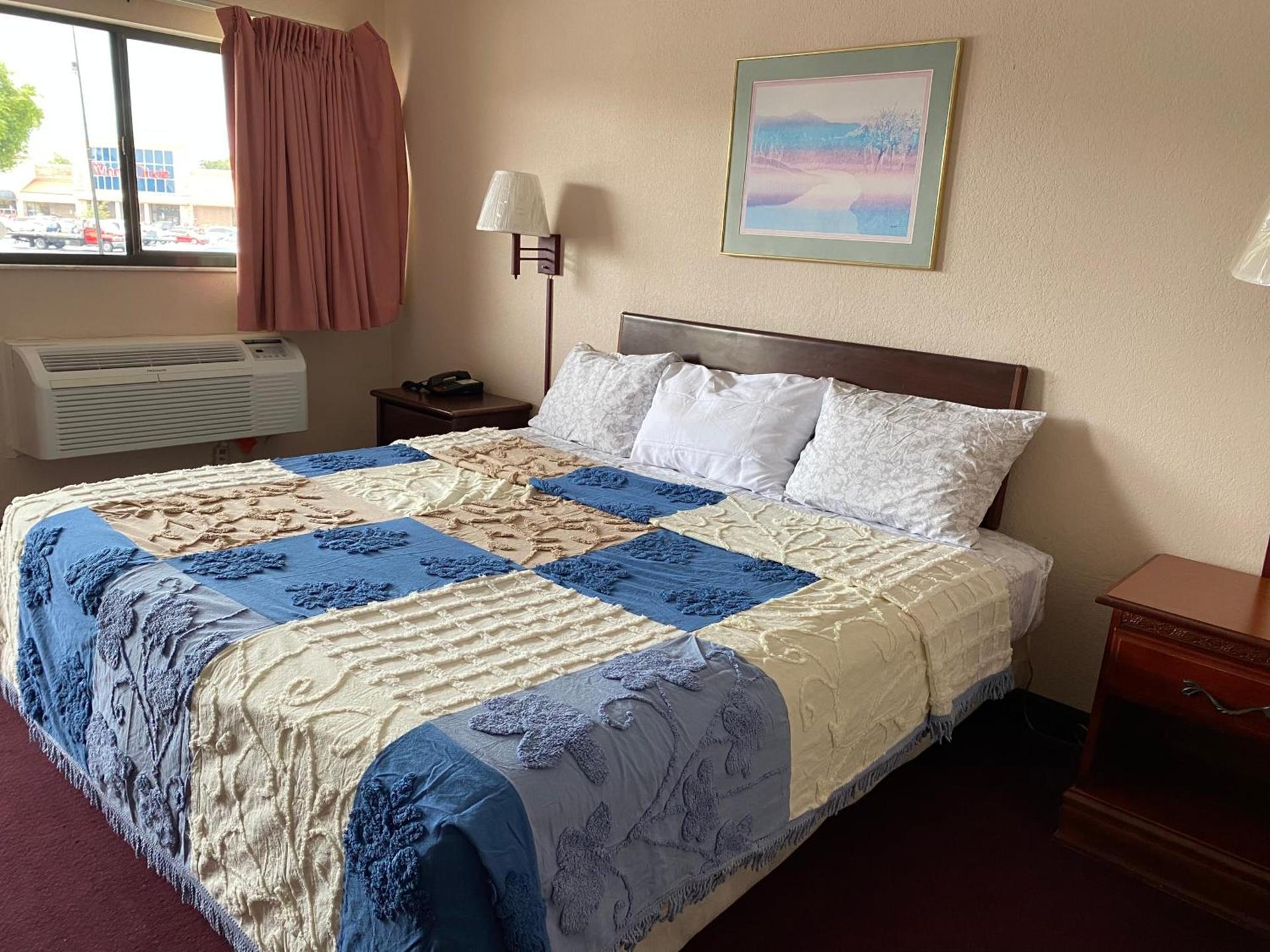 REGENCY INN photo 17