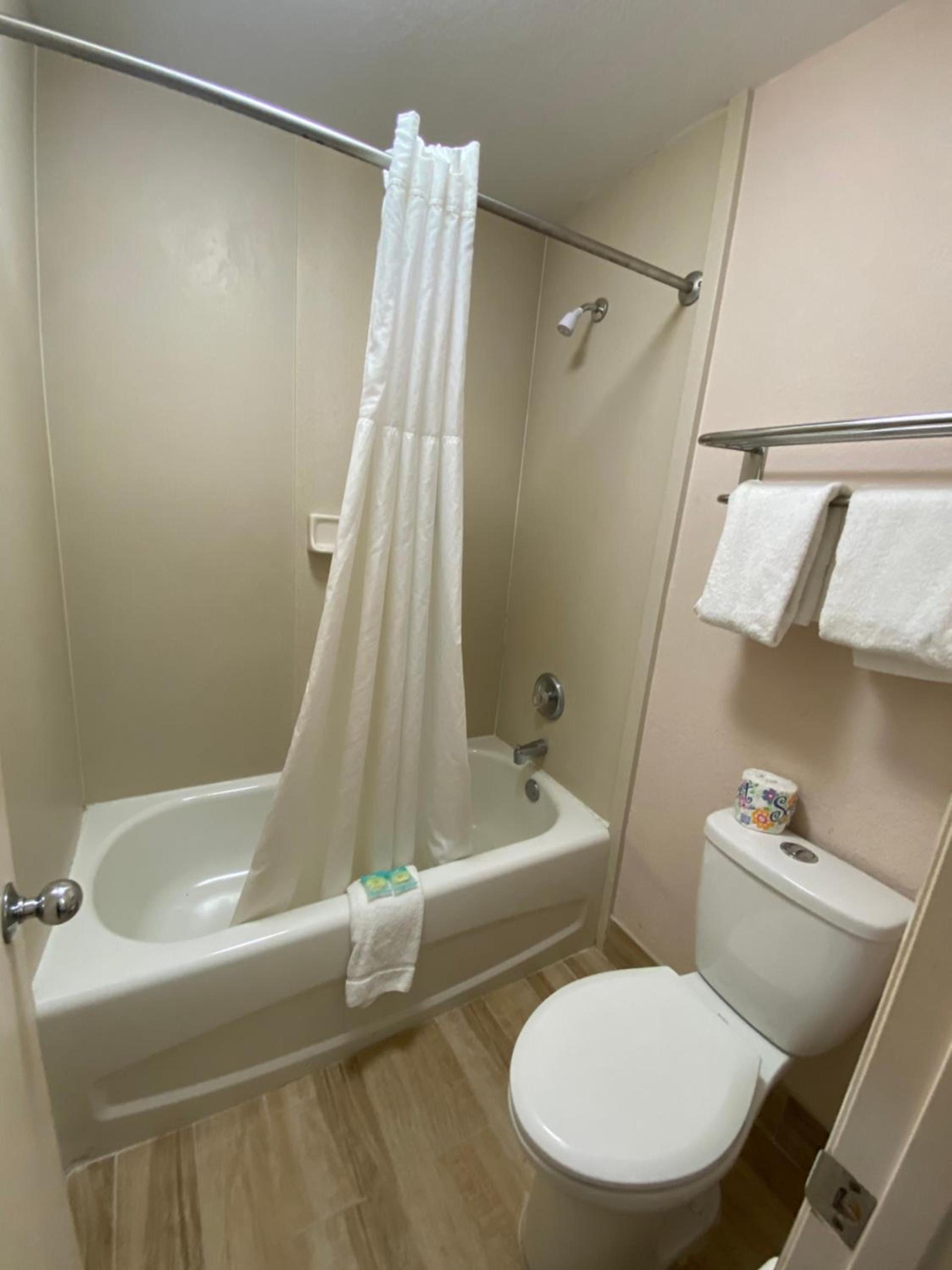 REGENCY INN photo 16