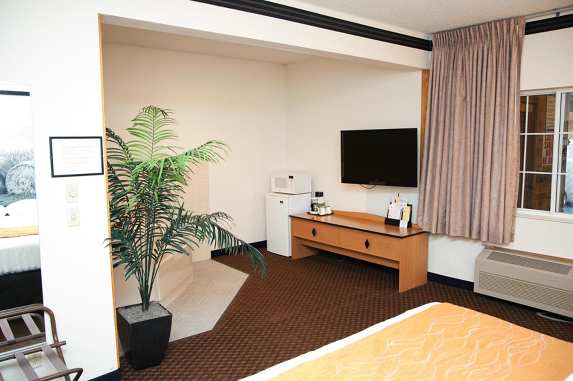 Americas Best Value Inn & Suites Atlantic photo 26