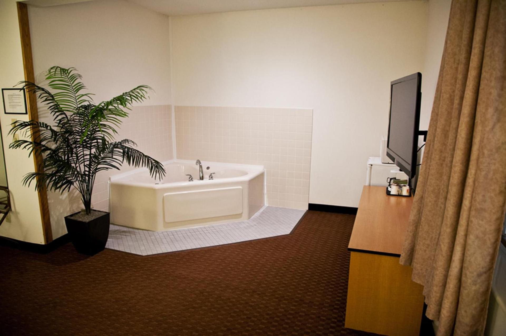 Americas Best Value Inn & Suites Atlantic photo 33