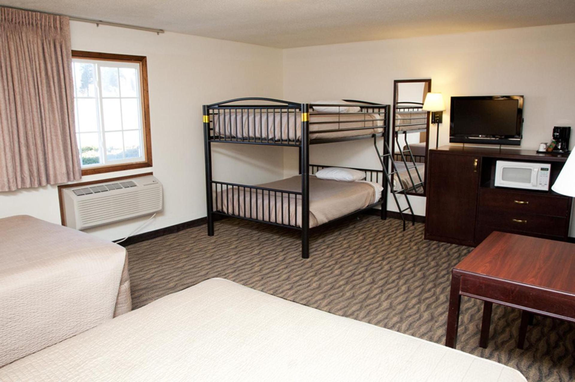 Americas Best Value Inn & Suites Atlantic photo 32