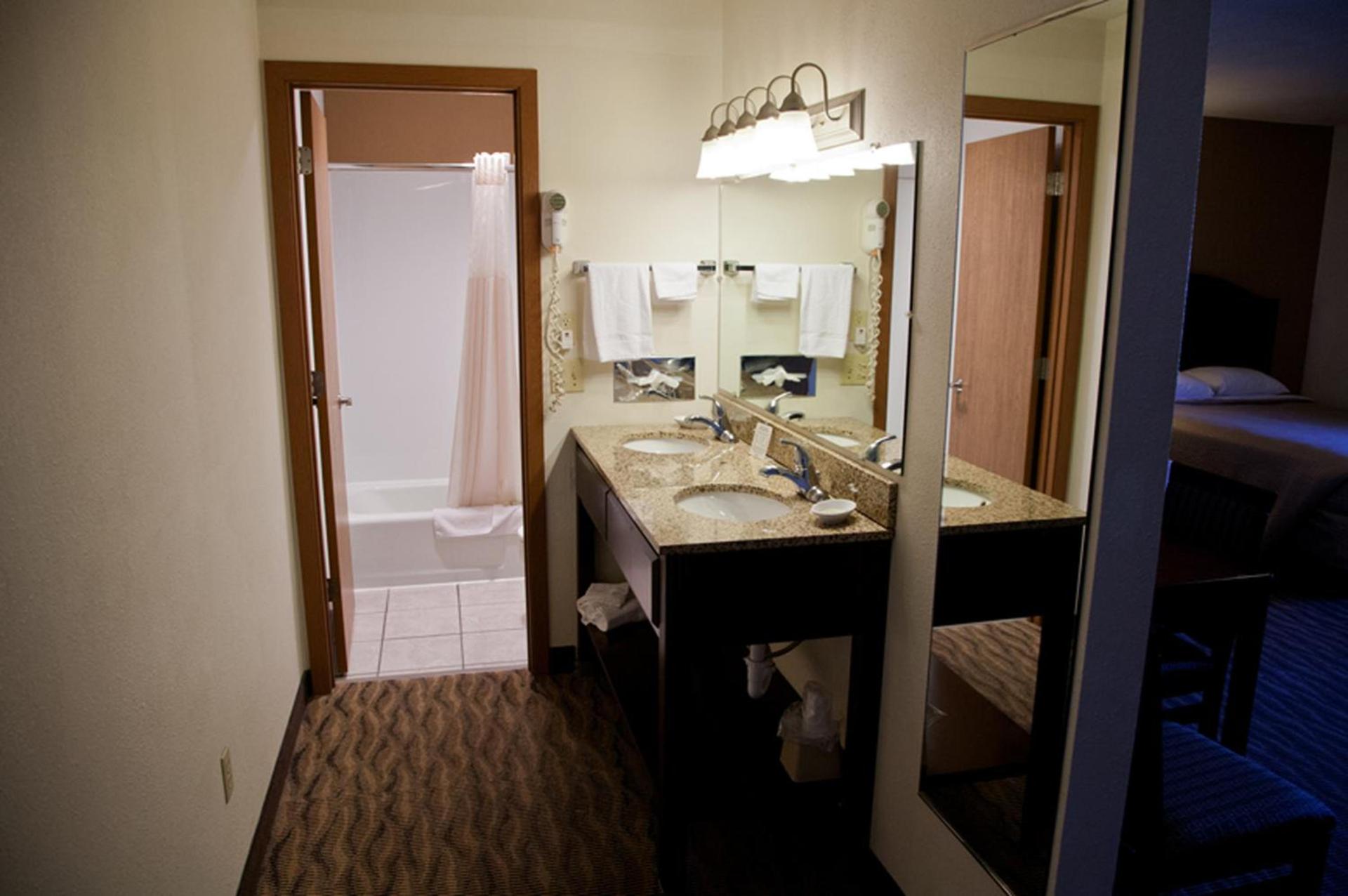 Americas Best Value Inn & Suites Atlantic photo 22
