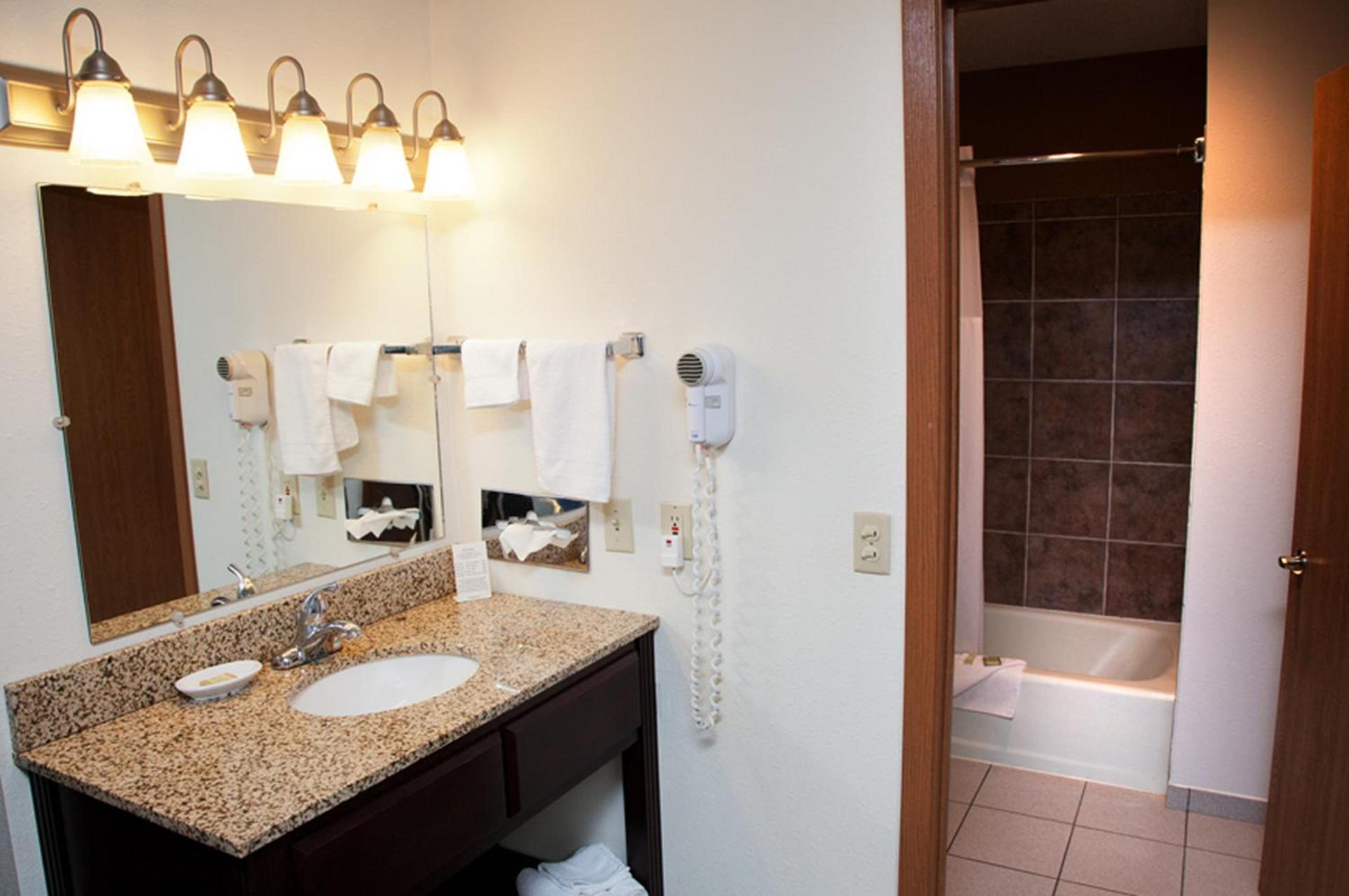 Americas Best Value Inn & Suites Atlantic photo 24
