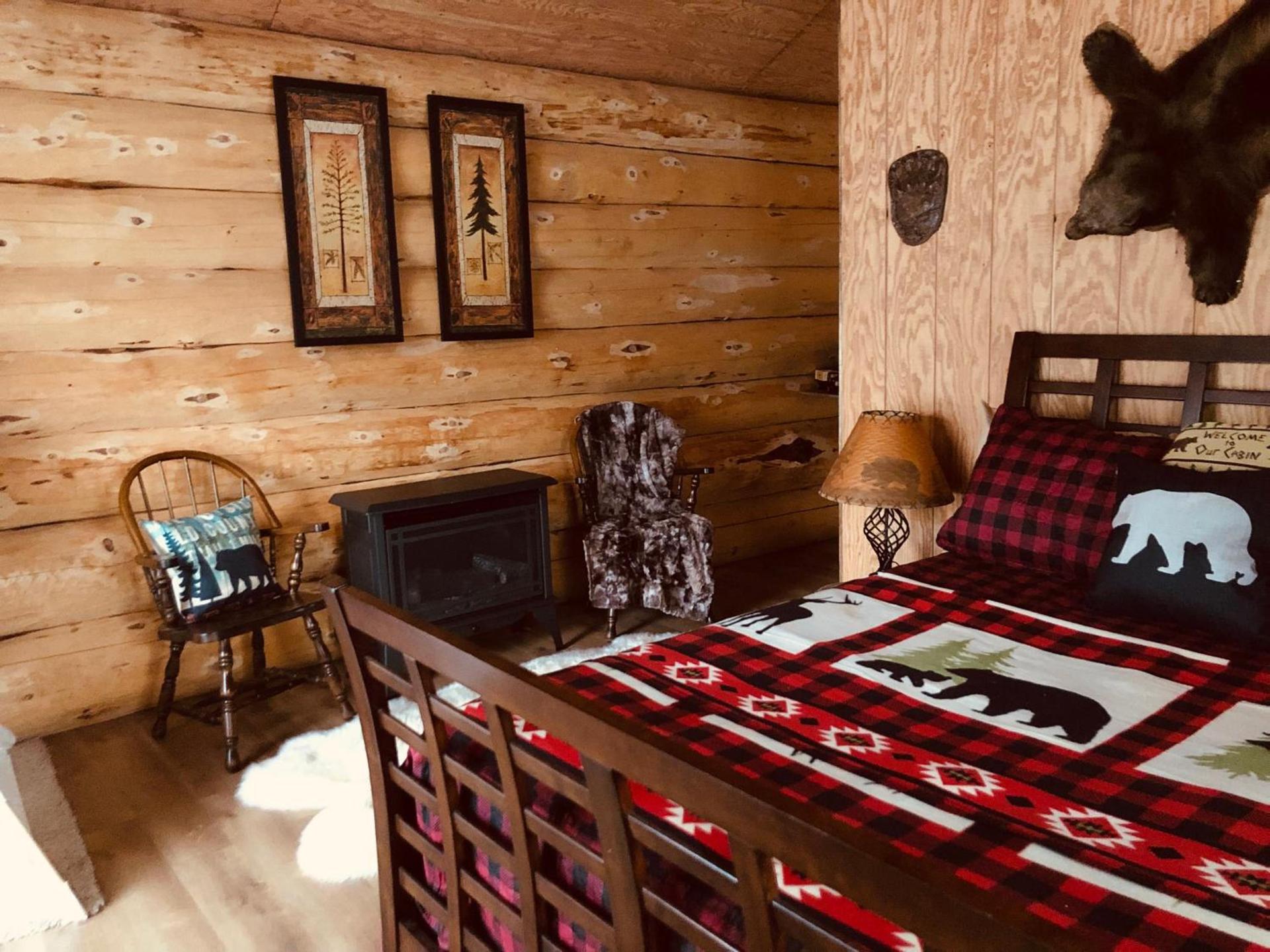 Wrangell Mountain Lodge- Private Bathroom with shower photo 8