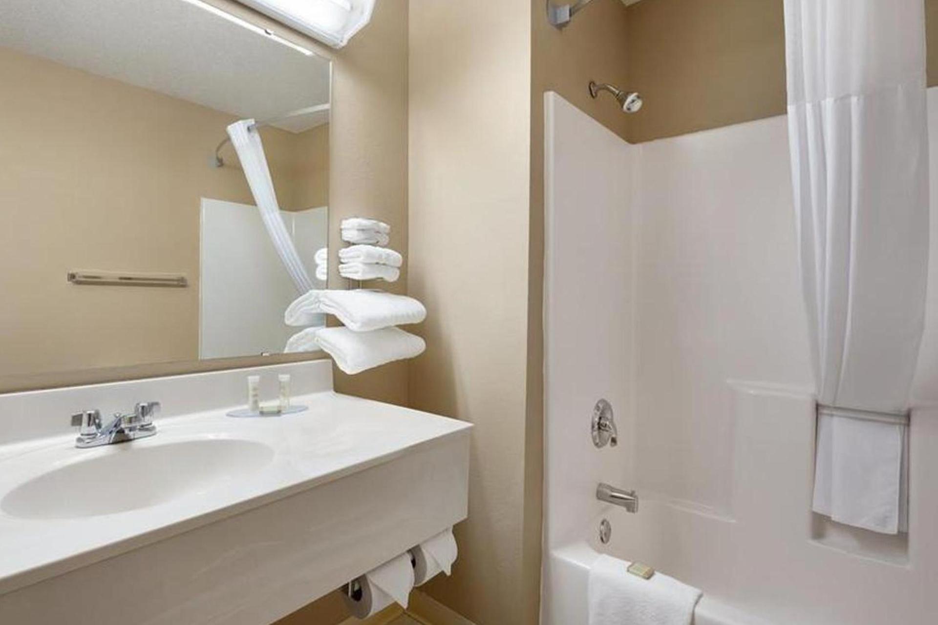 Coratel Inn & Suites by Jasper New Richmond photo 13