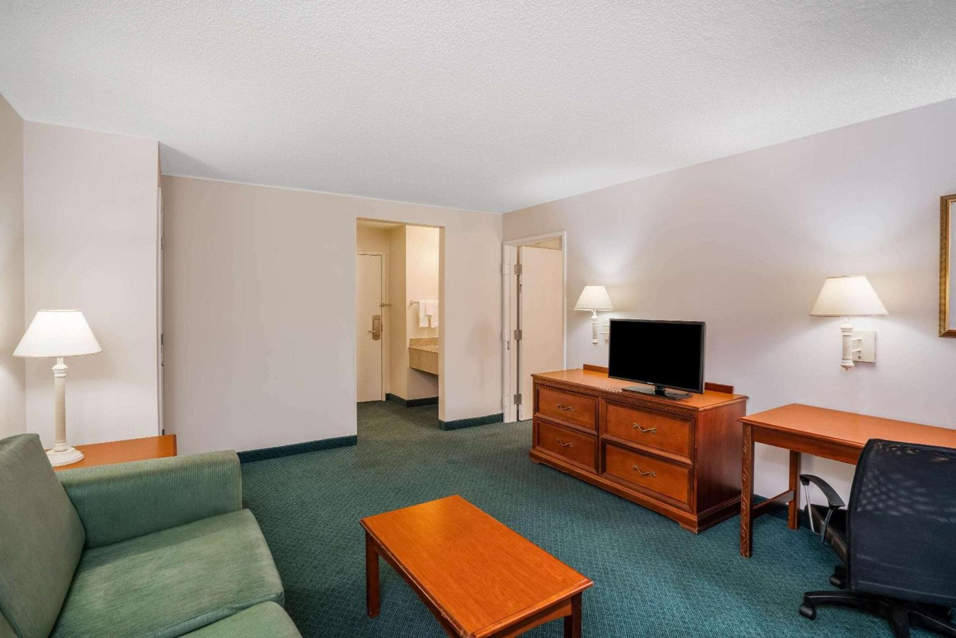 La Quinta by Wyndham Nashville Franklin photo 23
