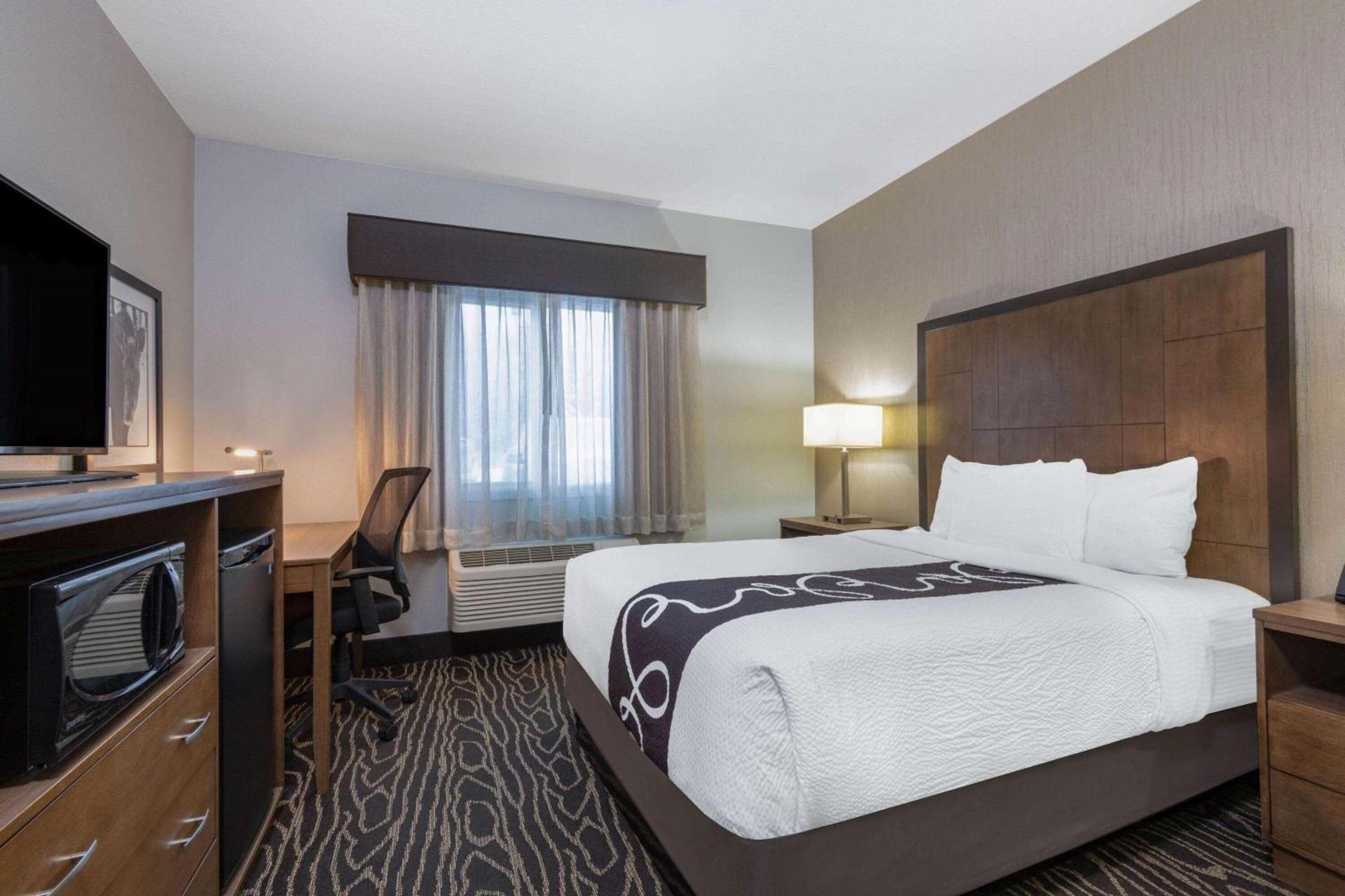 La Quinta by Wyndham Fairbanks Airport photo 11
