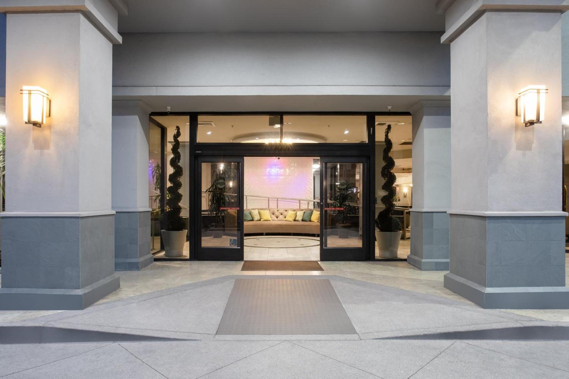 Crowne Plaza Costa Mesa Orange County by IHG photo 9