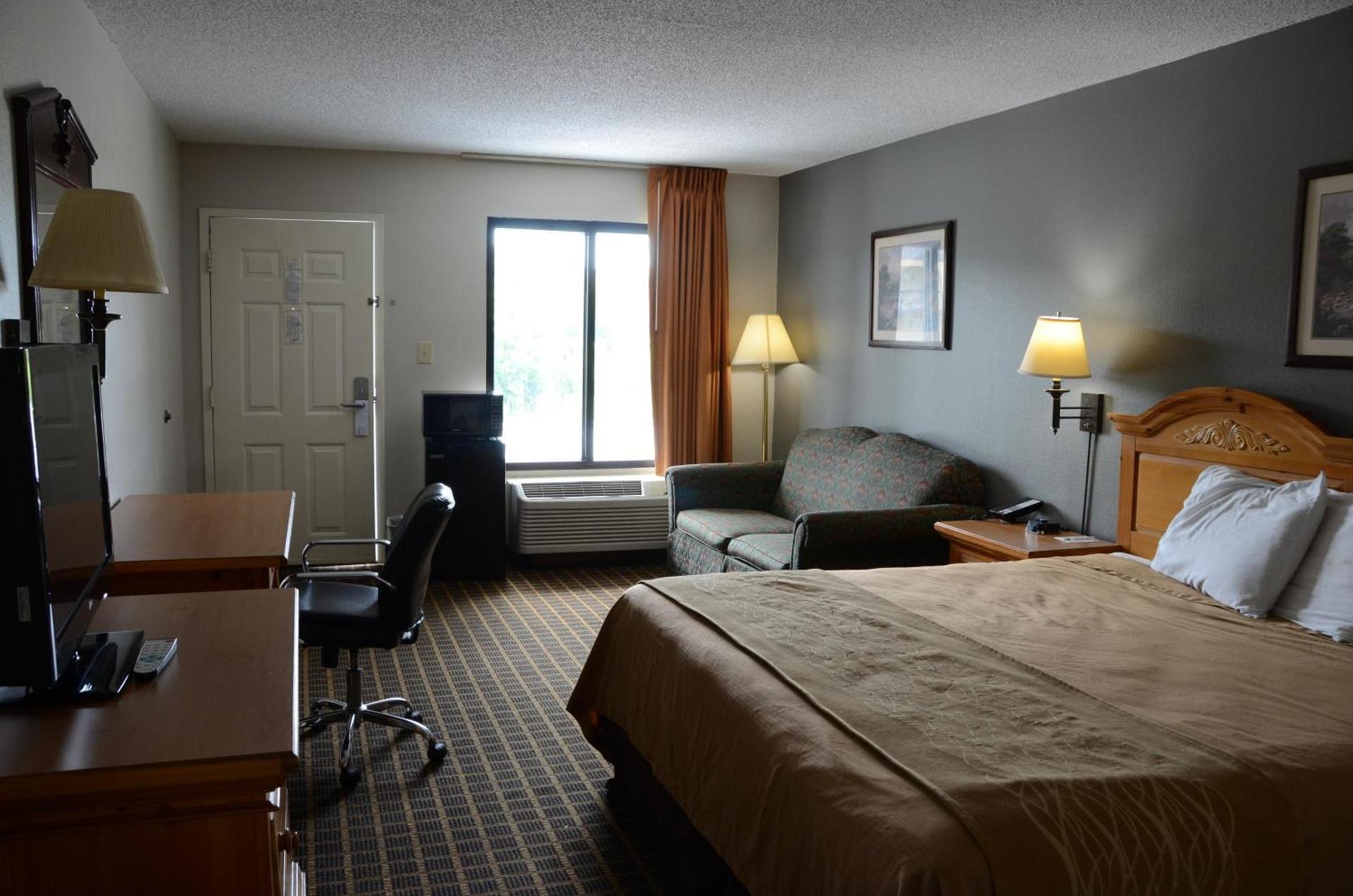 Clarksville Inn photo 10