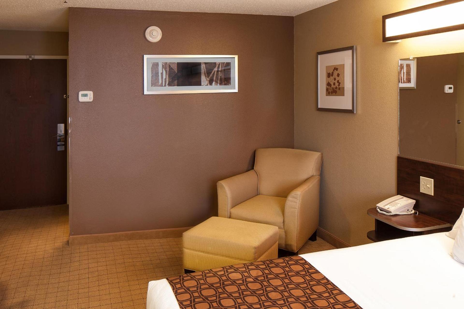 Microtel Inn & Suites by Wyndham St Clairsville - Wheeling photo 32