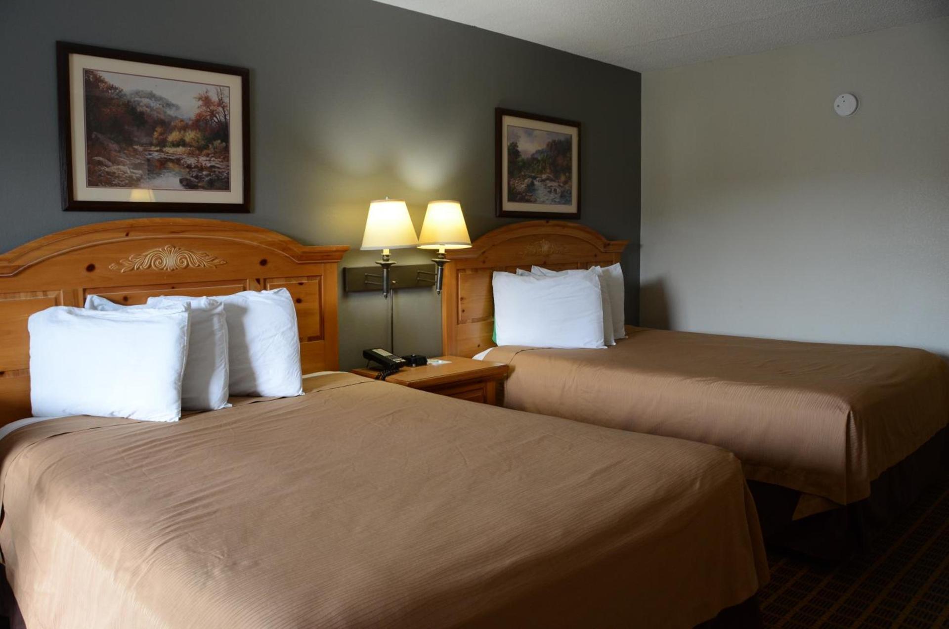 Clarksville Inn photo 5