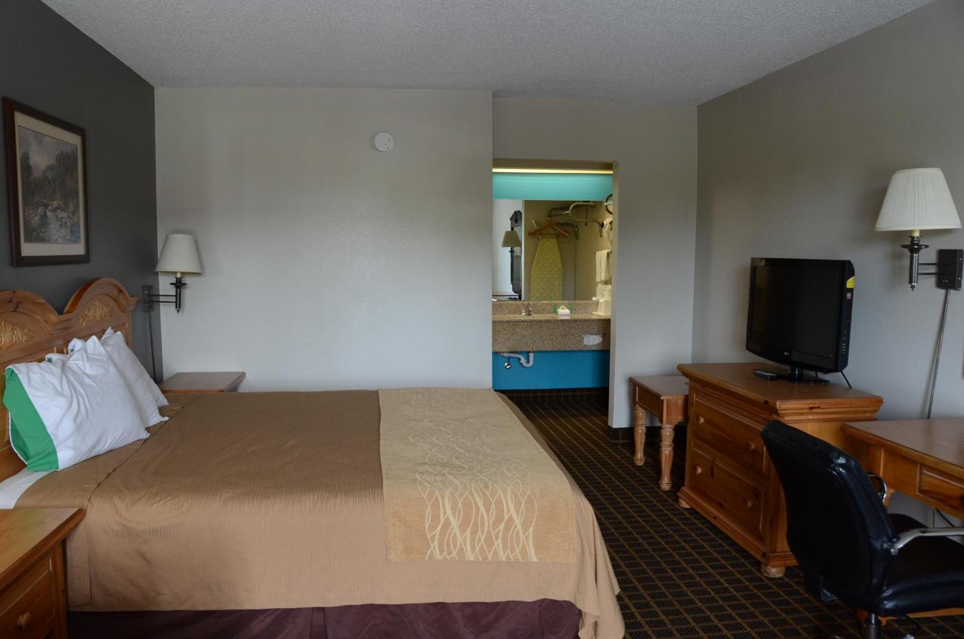 Clarksville Inn photo 12