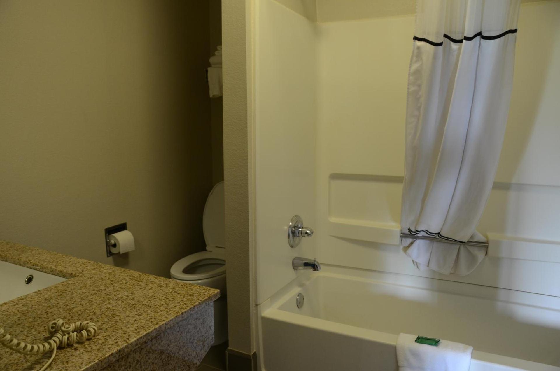 Clarksville Inn photo 15