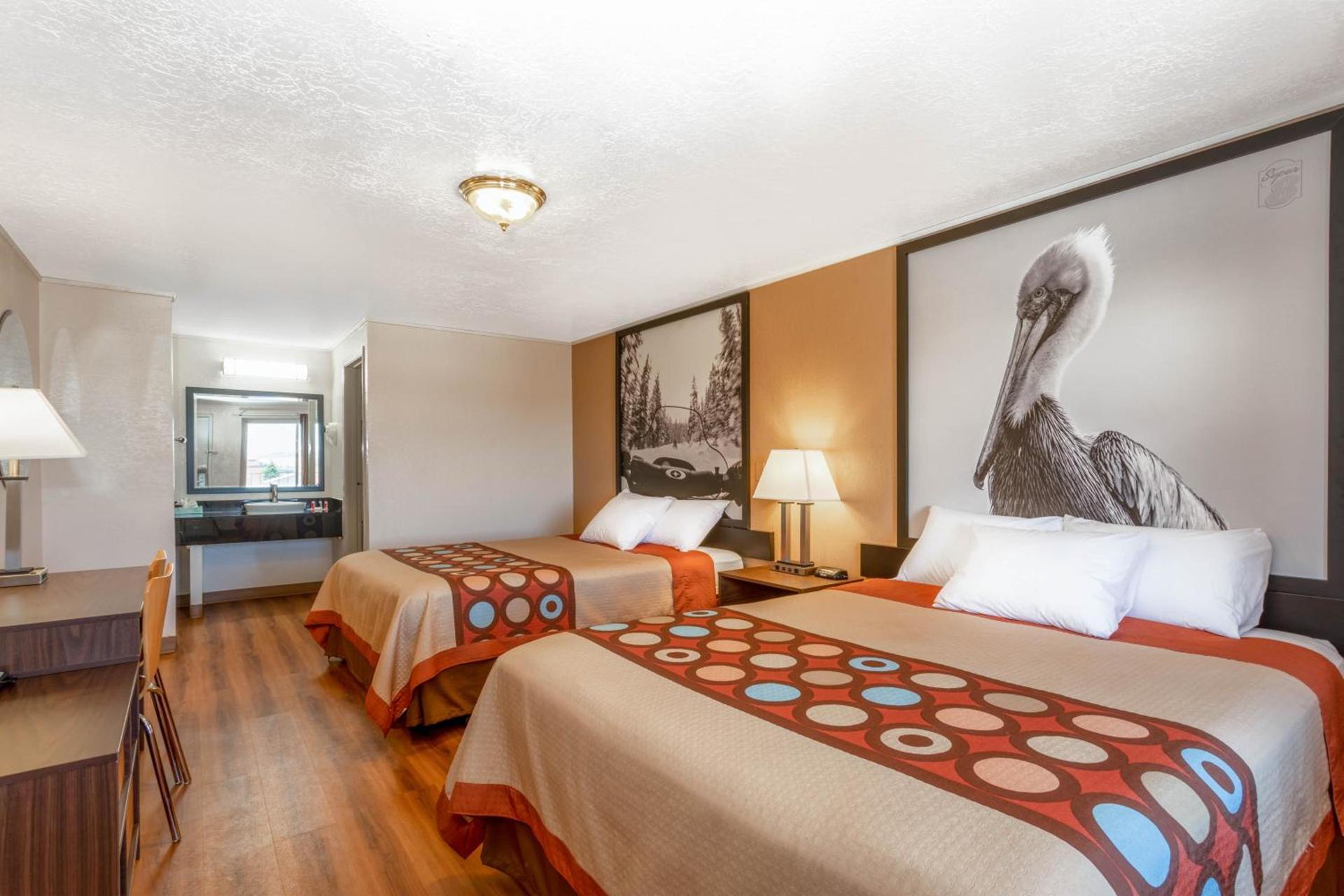 Super 8 by Wyndham Evanston photo 33