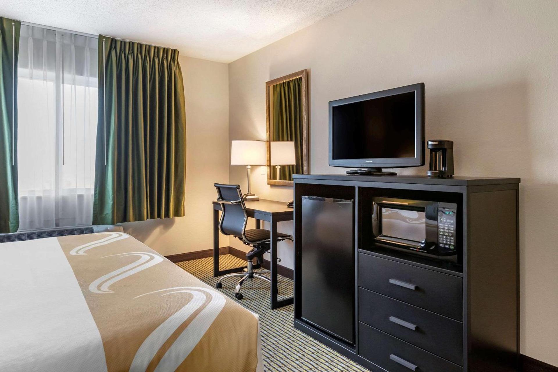 Quality Inn & Suites photo 21