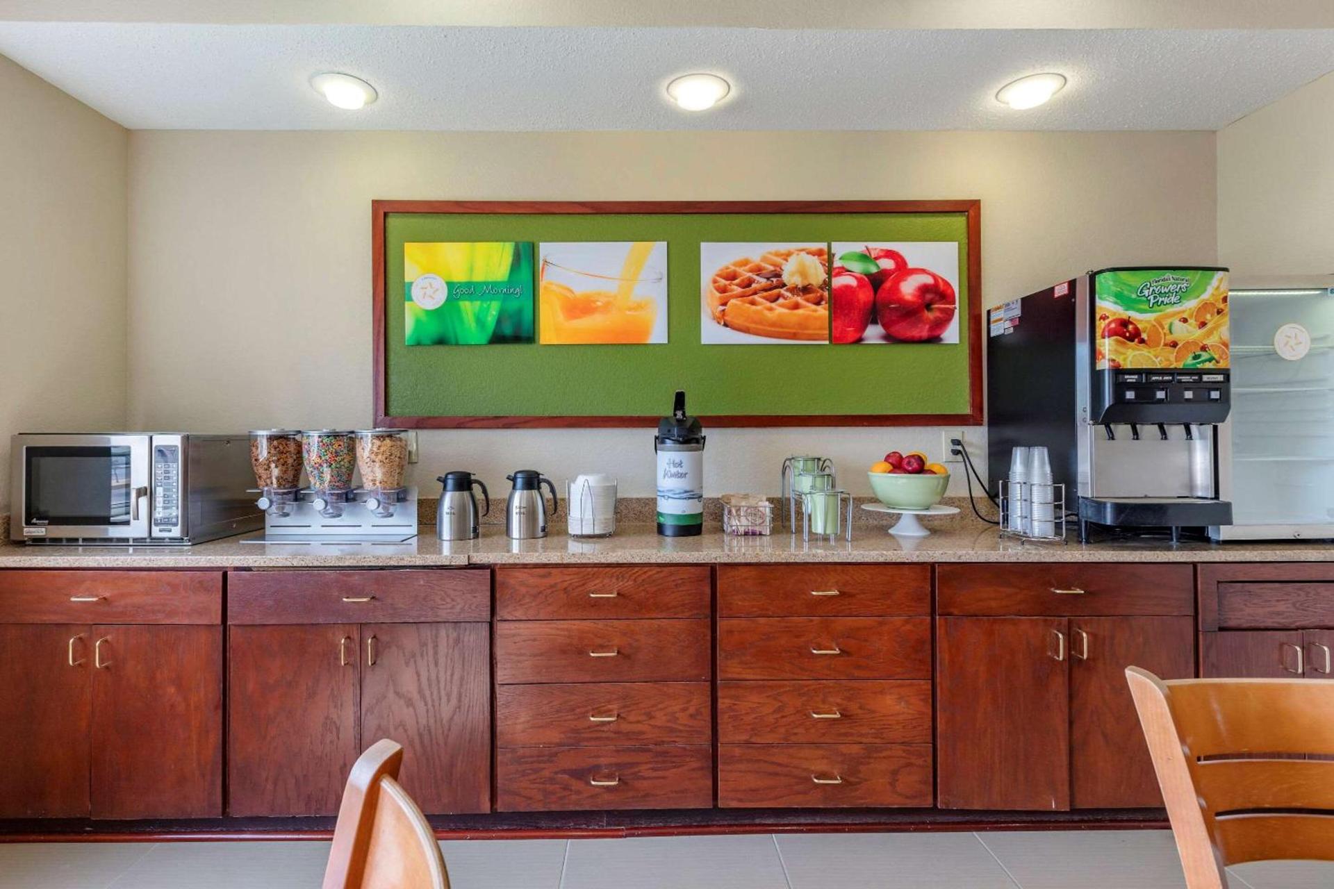 Quality Inn & Suites photo 26