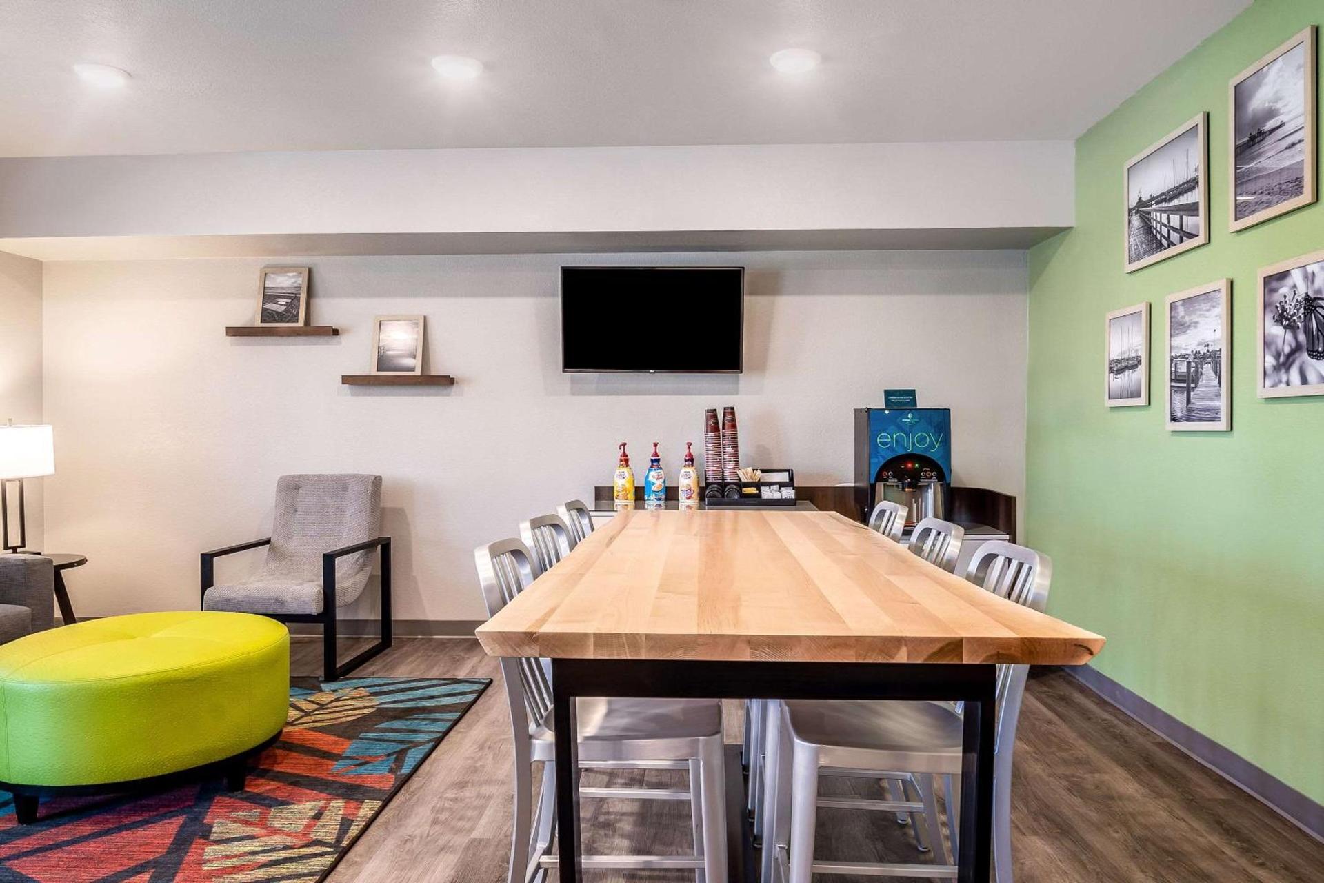 WoodSpring Suites Naples West photo 6