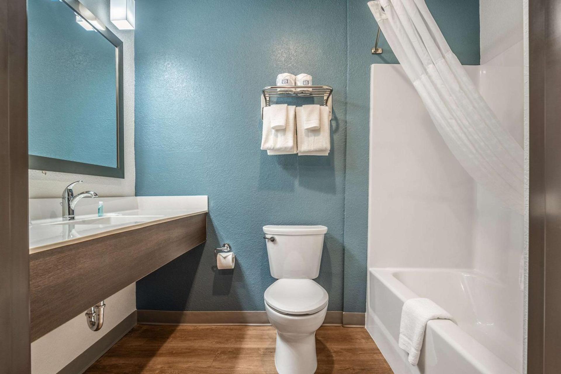 WoodSpring Suites Naples West photo 11