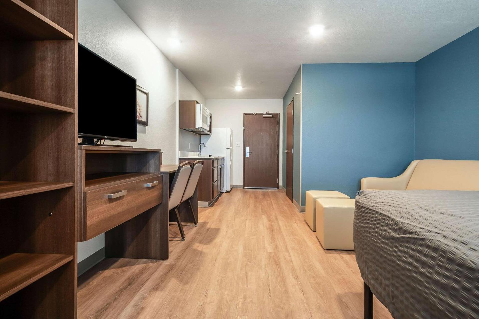 WoodSpring Suites Naples West photo 14