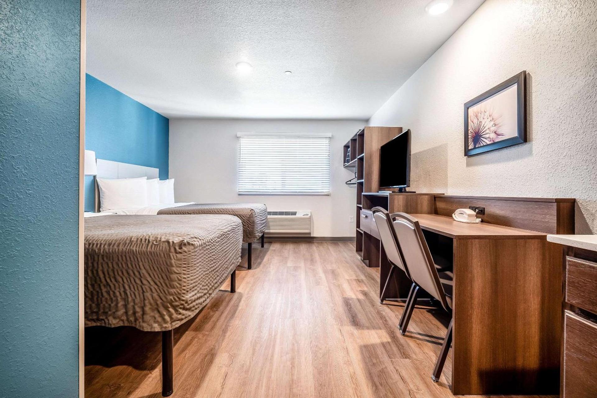 WoodSpring Suites Naples West photo 17