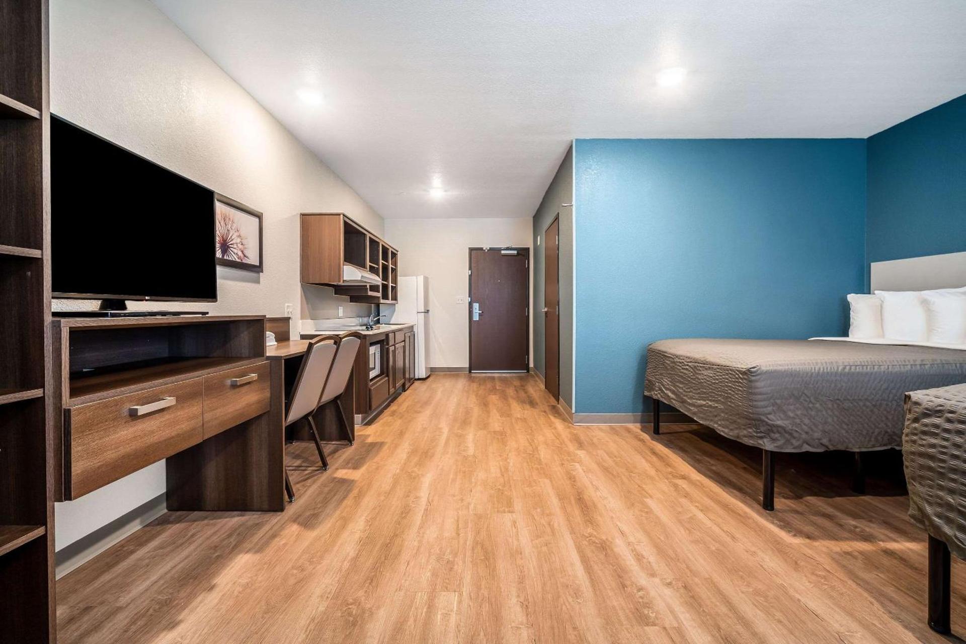WoodSpring Suites Naples West photo 23
