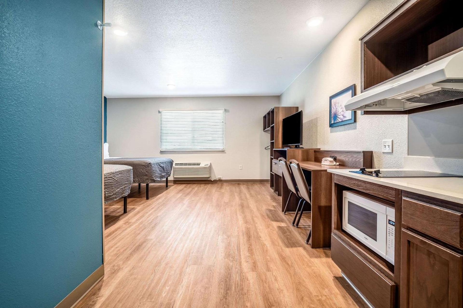 WoodSpring Suites Naples West photo 22