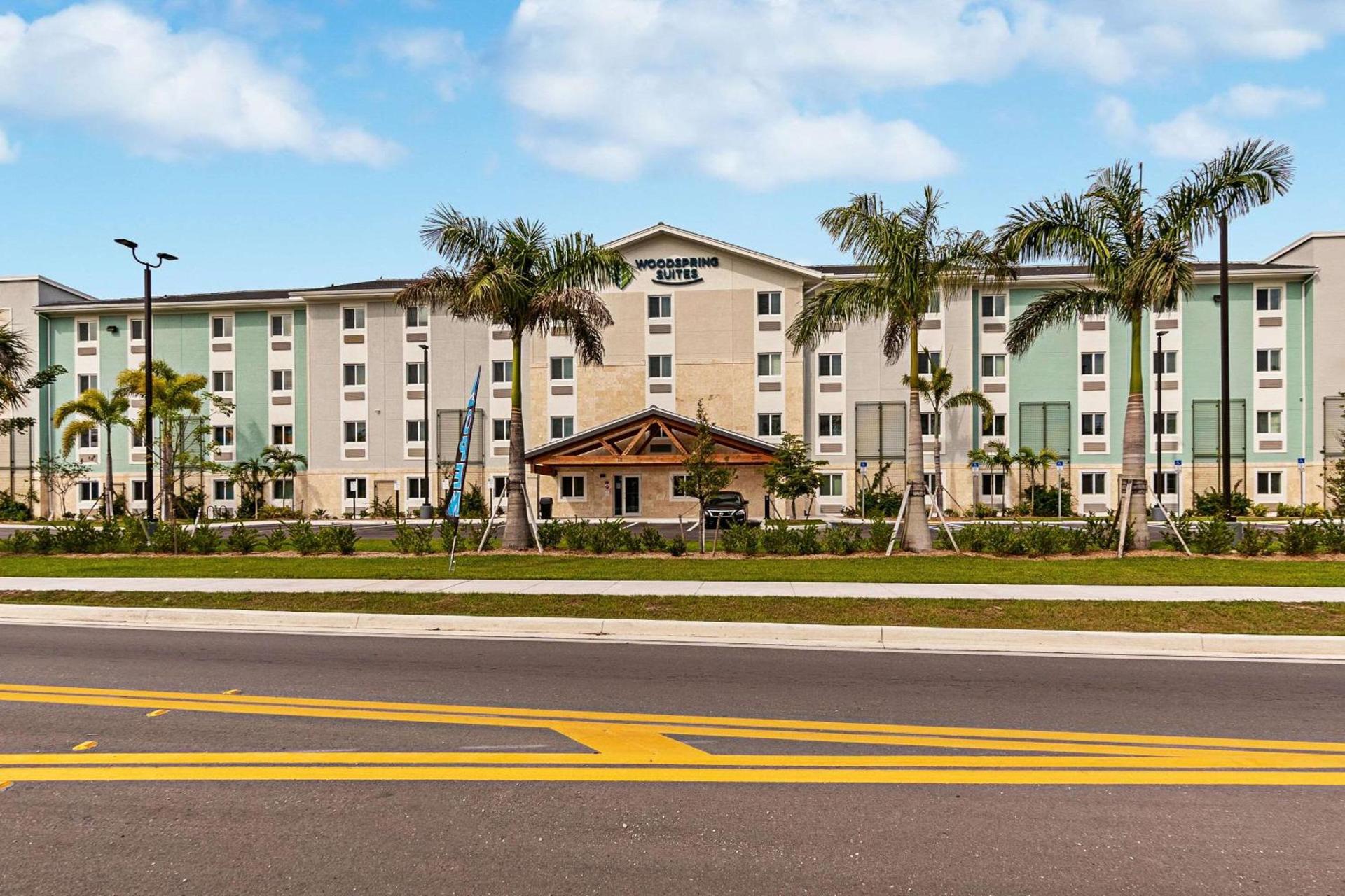 WoodSpring Suites Naples East photo 1